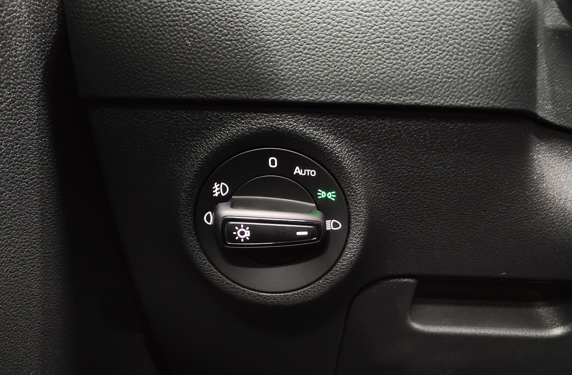 Škoda Karoq 2.0 TDI Ambition - foto 12