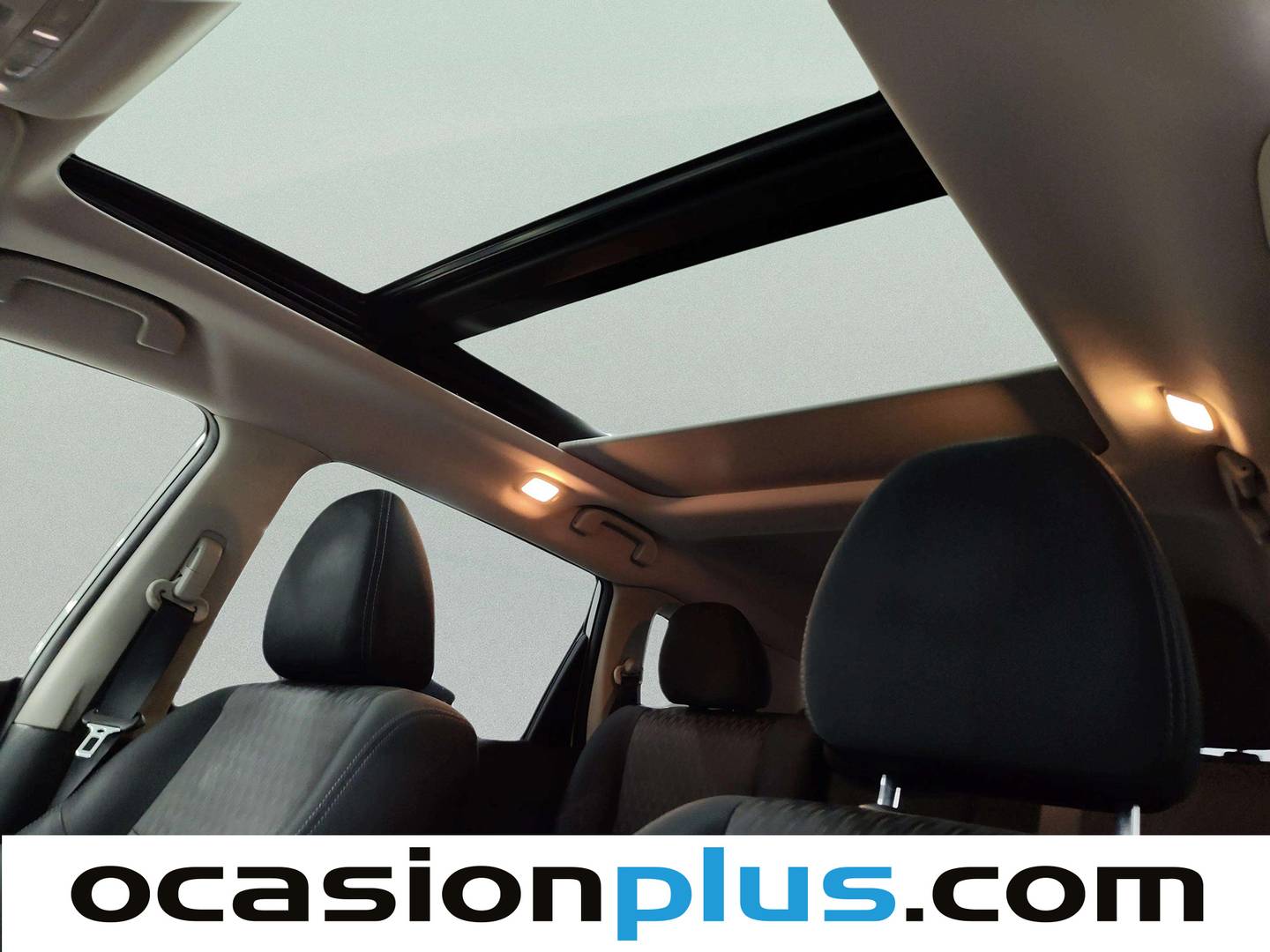 Equipamiento del Nissan X-TRAIL Nissan X-Trail 1.6 DIG-T N-Connecta 4x2 (163 CV) 7 Plazas