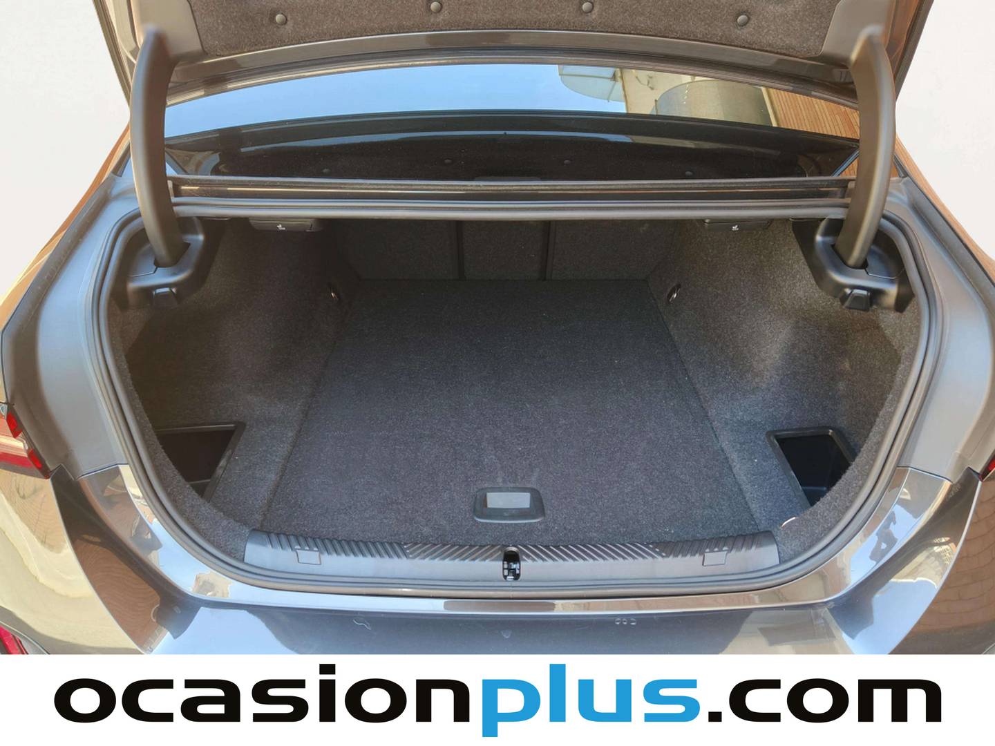 Fotos maletero BMW i5 BMW i5 eDrive40 (340 CV) Pack M