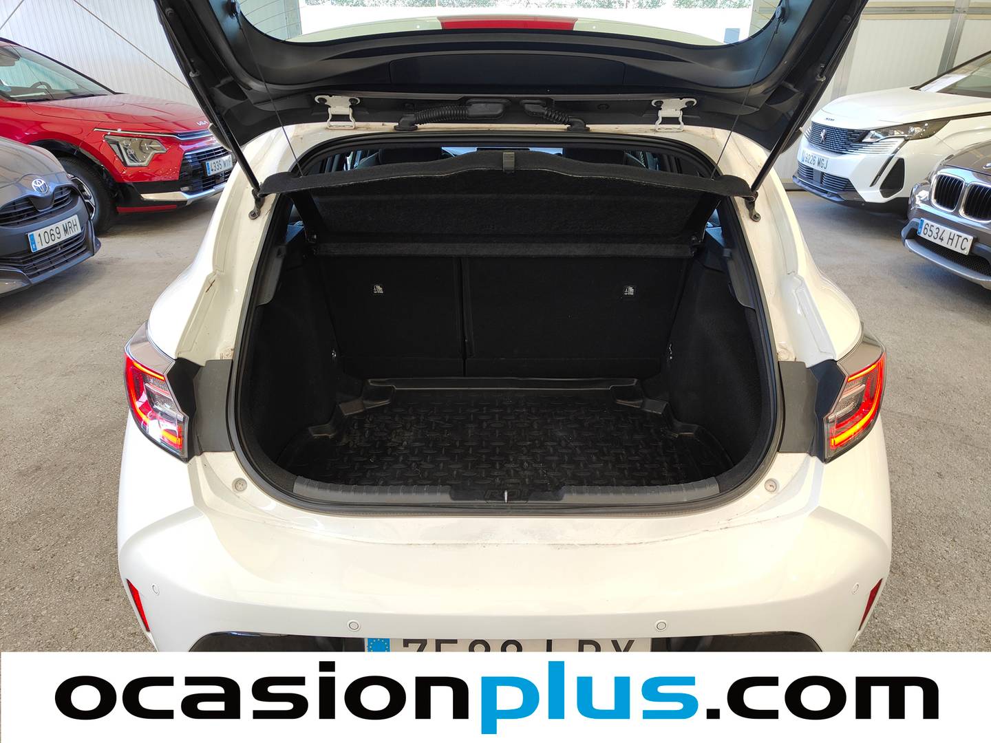 Fotos maletero Toyota Corolla Toyota Corolla 1.8 125 Híbrido Active Tech E-CVT (122 CV)