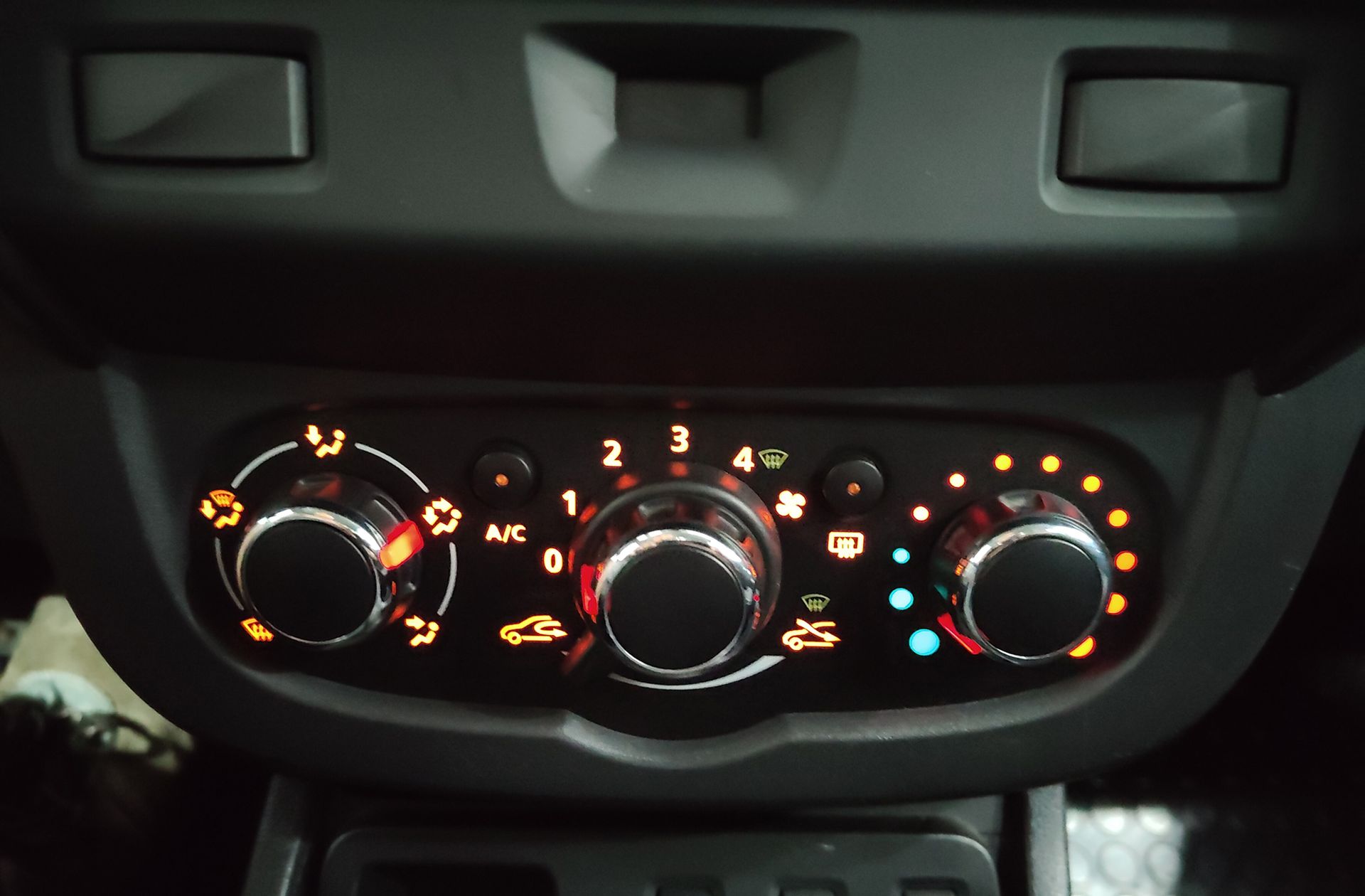 Dacia Duster Laureate TCe - foto 22