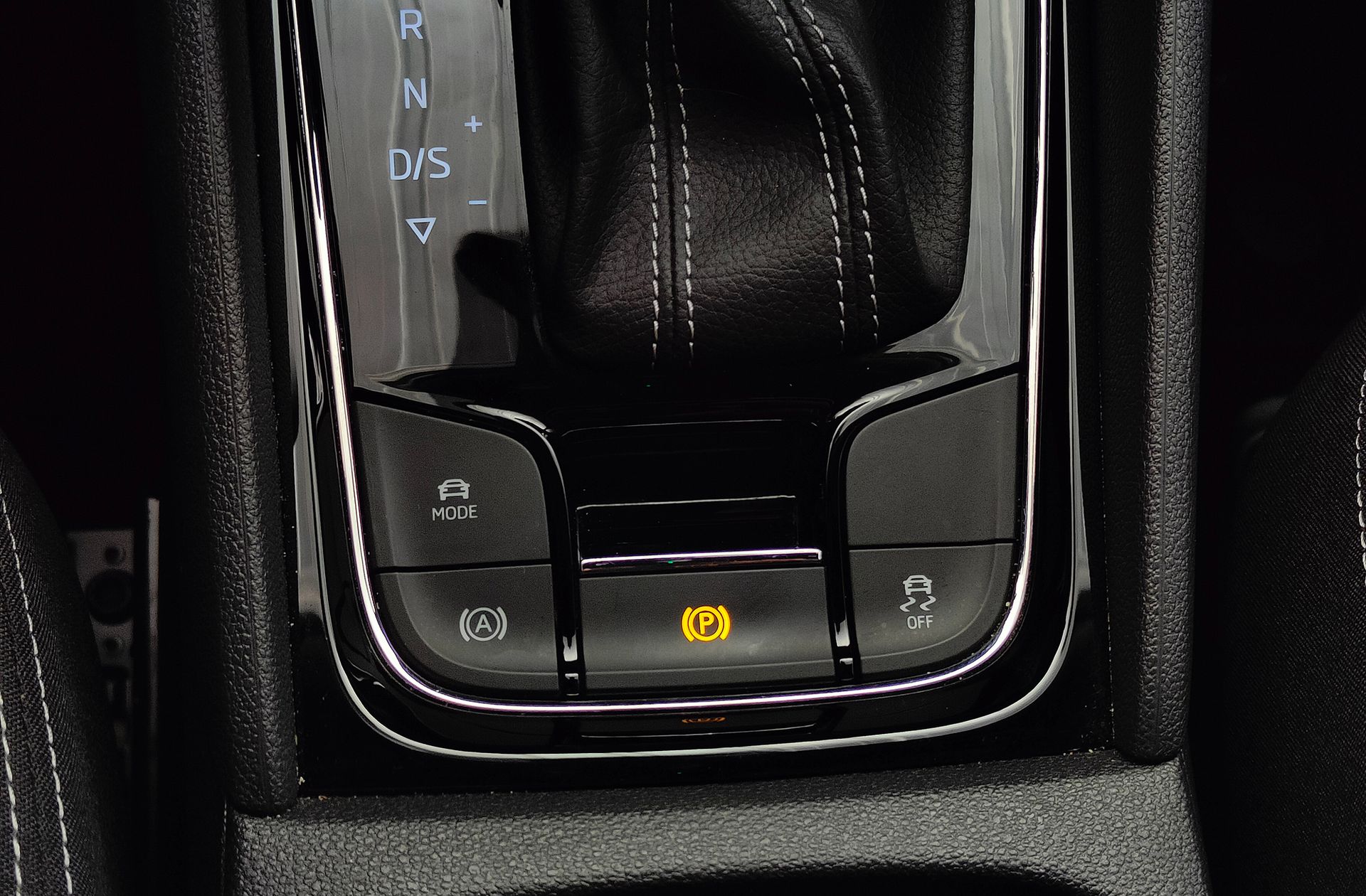 Škoda Karoq 1.5 TSI ACT Sportline DSG - foto 33