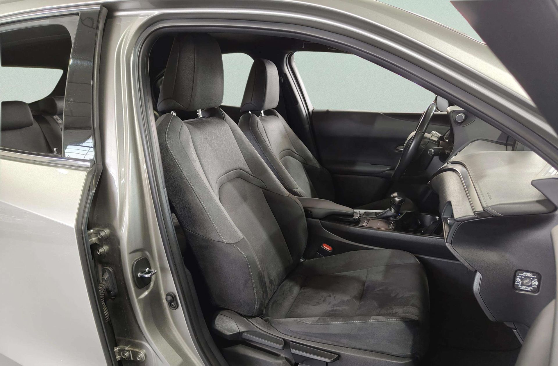 Lexus UX 250h Business 2WD - foto 17