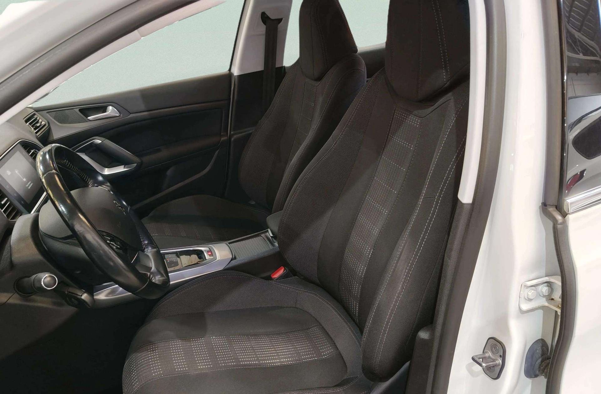 Peugeot 308 PureTech 130 Allure EAT6 - foto 11