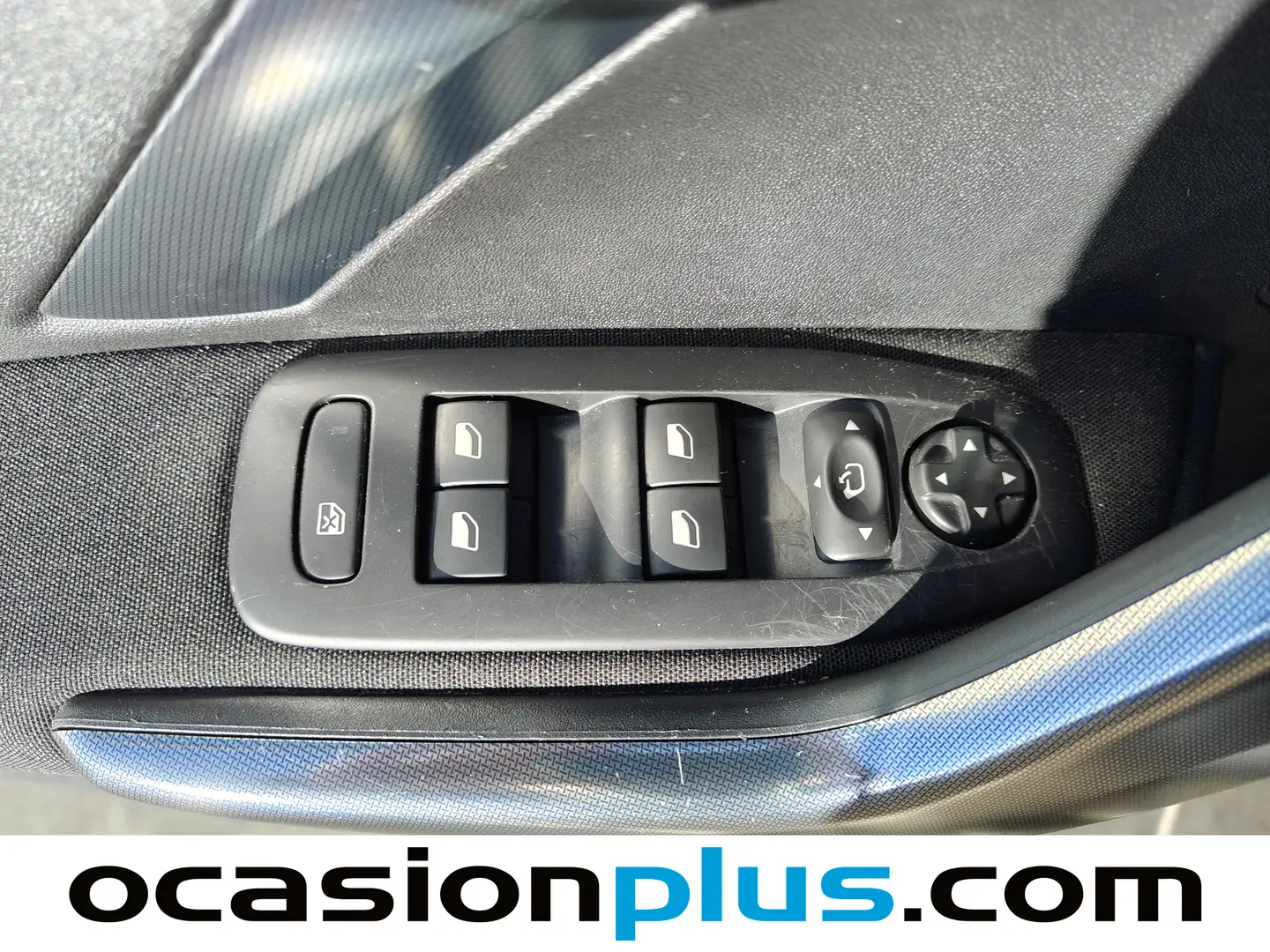 Foto Peugeot 2008 Peugeot 2008 BlueHDi 100 Allure (100 CV)