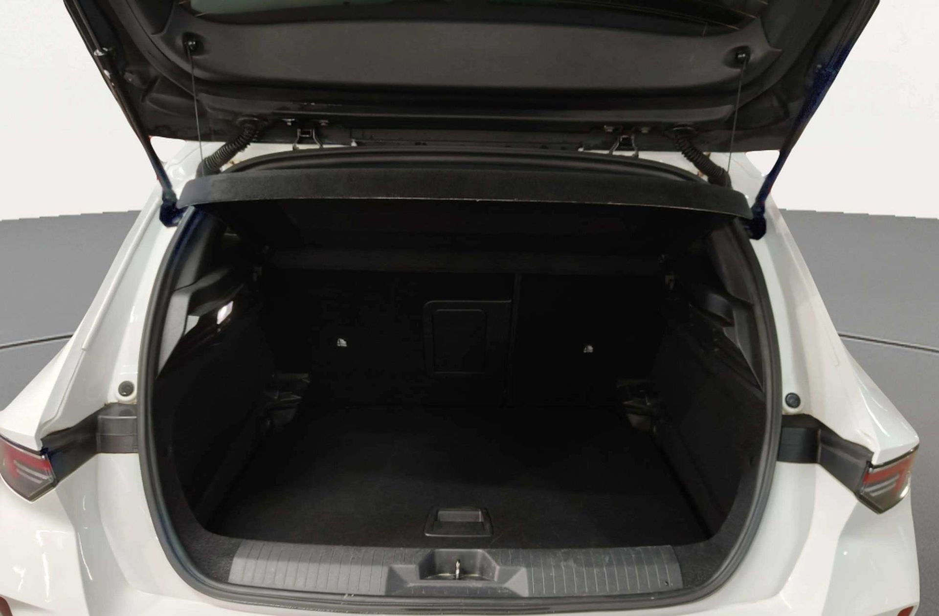 Opel Astra 1.2 Turbo XHT GS - foto 17