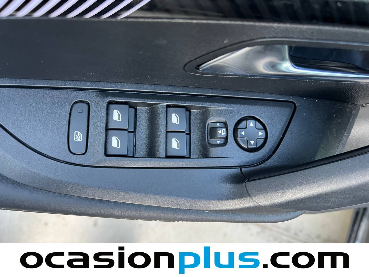 Foto Peugeot 2008 Peugeot 2008 Allure Hybrid eDCS6 (136 CV)