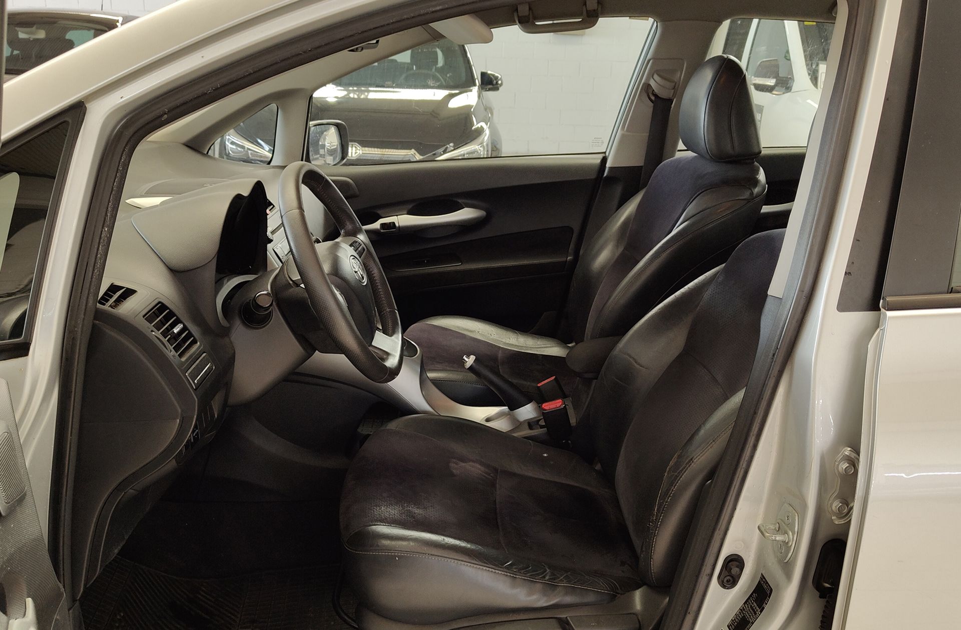 Toyota Auris 1.8 Hybrid Advance - foto 8