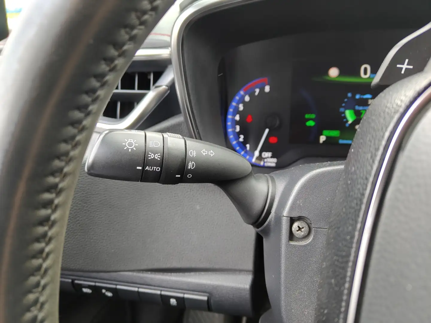 Foto Toyota Corolla Toyota Corolla 180H Advance E-CVT (180 CV)