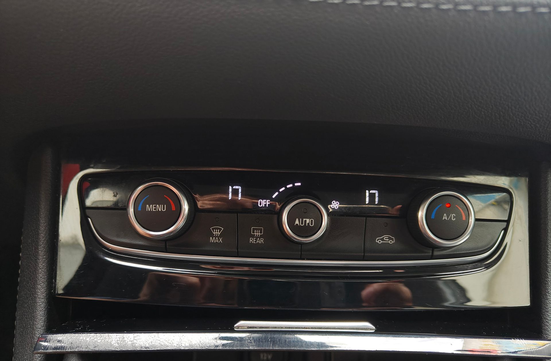 Opel Grandland 1.2 Turbo Selective - foto 30