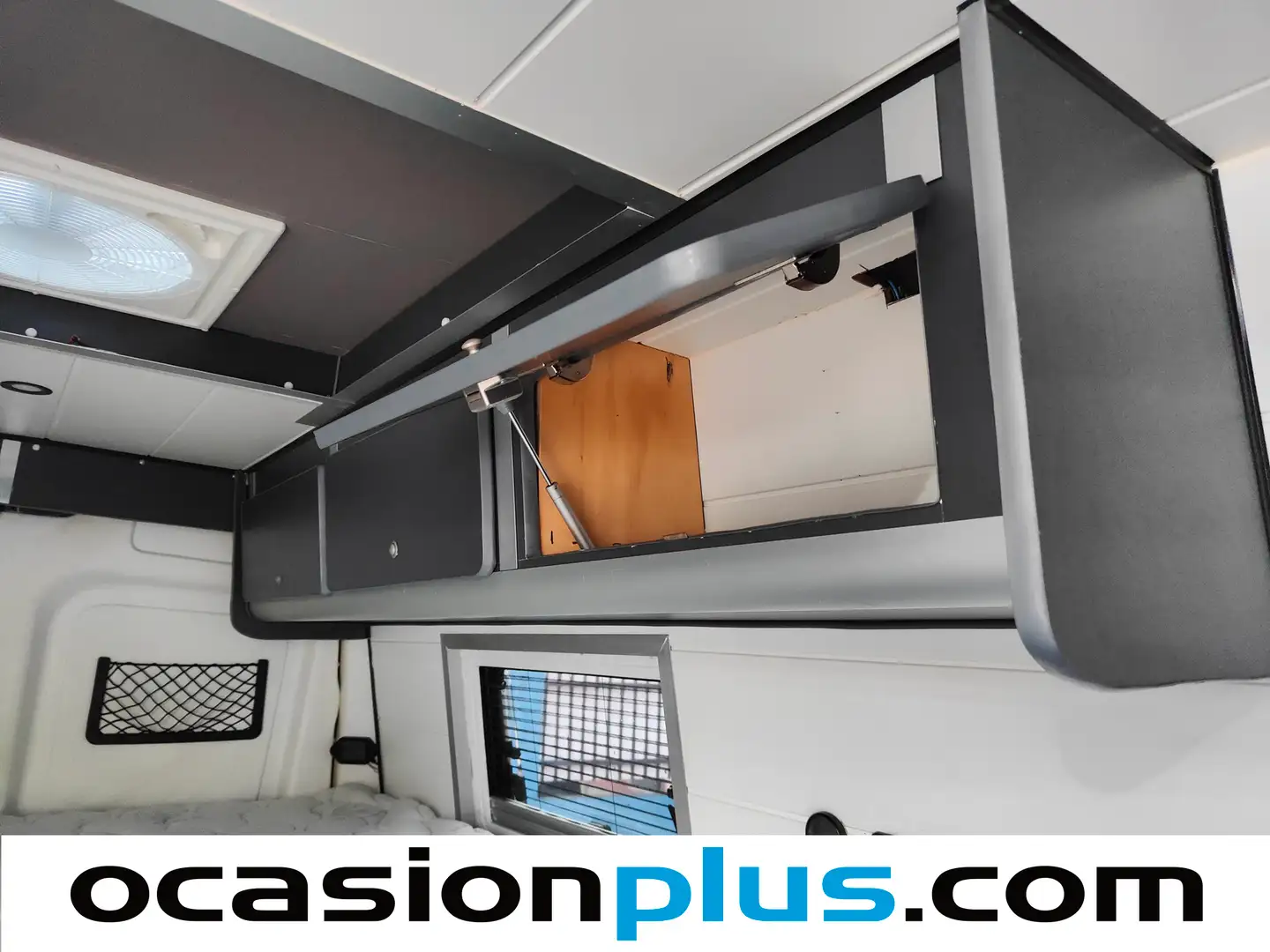 Foto Iveco Daily Iveco Daily 2.3 TD 35S 16 3520/H2 (156 CV) Camperizada