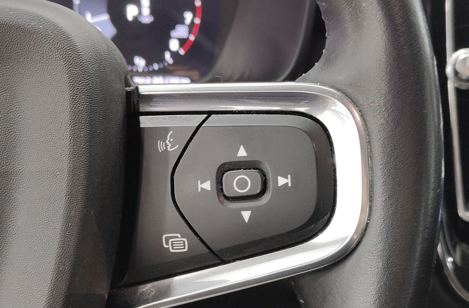 Volvo XC40 T4 Momentum - foto 31