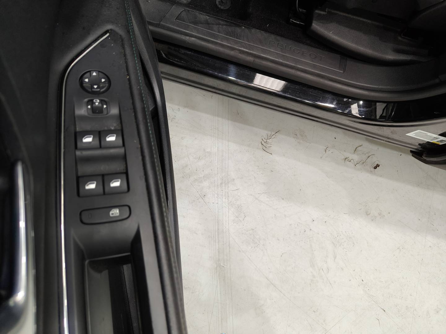 Foto Peugeot 3008 Hybrid Peugeot 3008 Hybrid 300 Allure Pack e-EAT8 (300 CV)