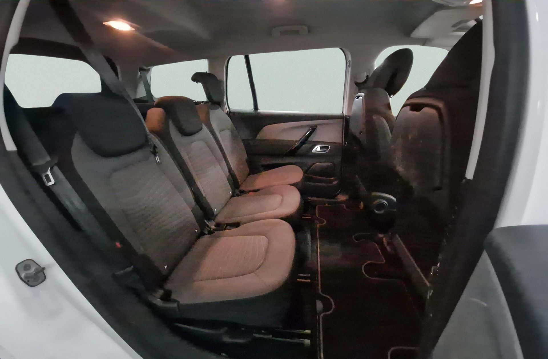 Citroën C4 Grand SpaceTourer PureTech 130 C-Series 7 plazas - foto 19