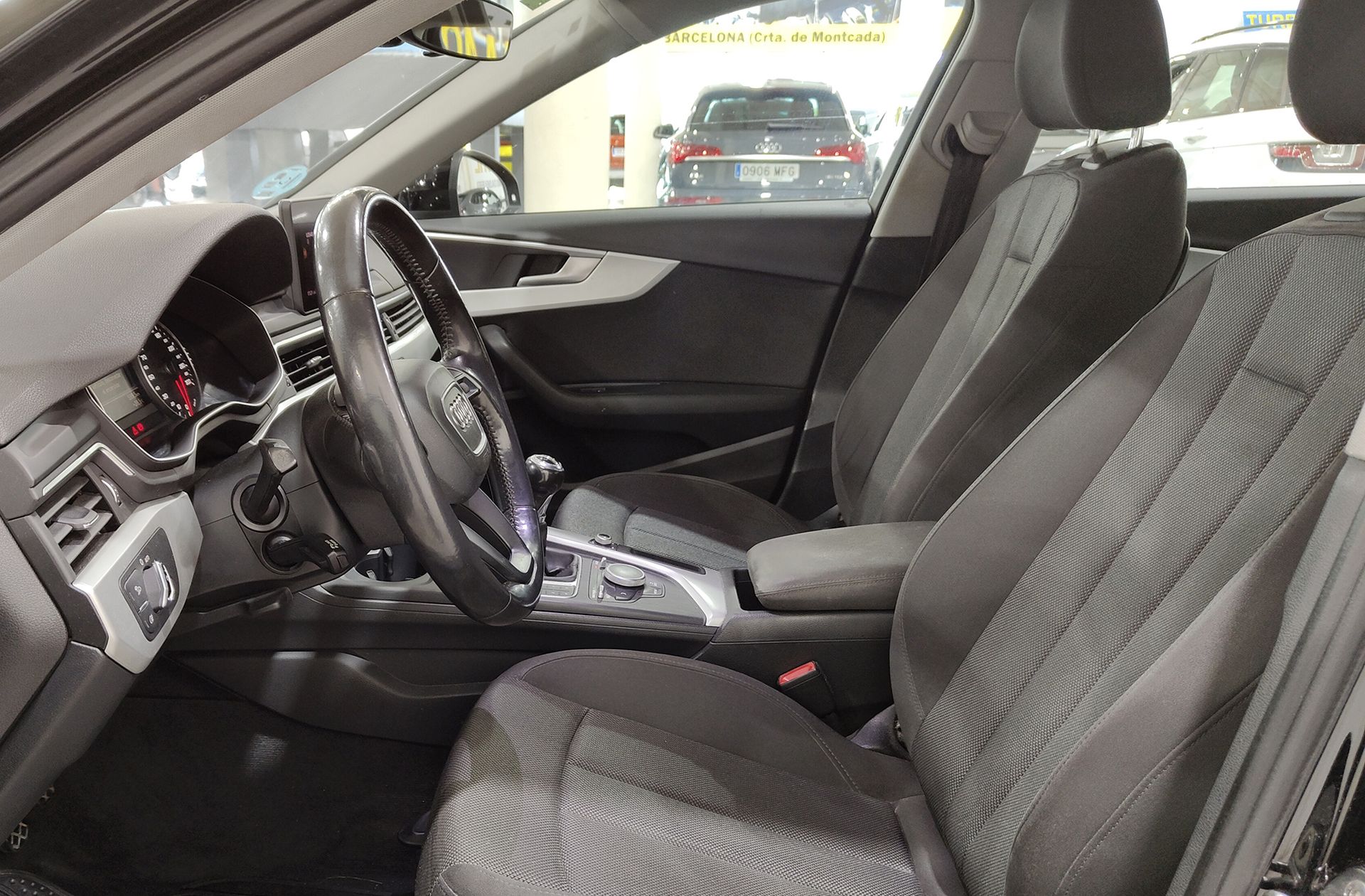 Audi A4 2.0 TDI - foto 9