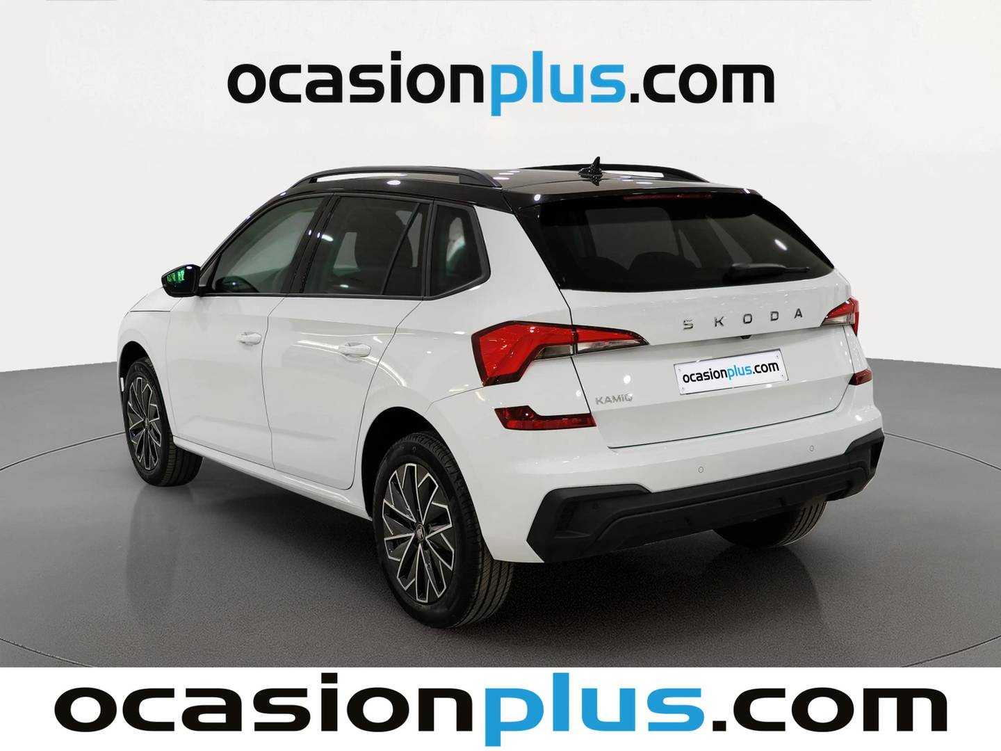 Foto trasera Skoda Kamiq Skoda Kamiq 1.0 TSI Selection DSG (115 CV) izquierda