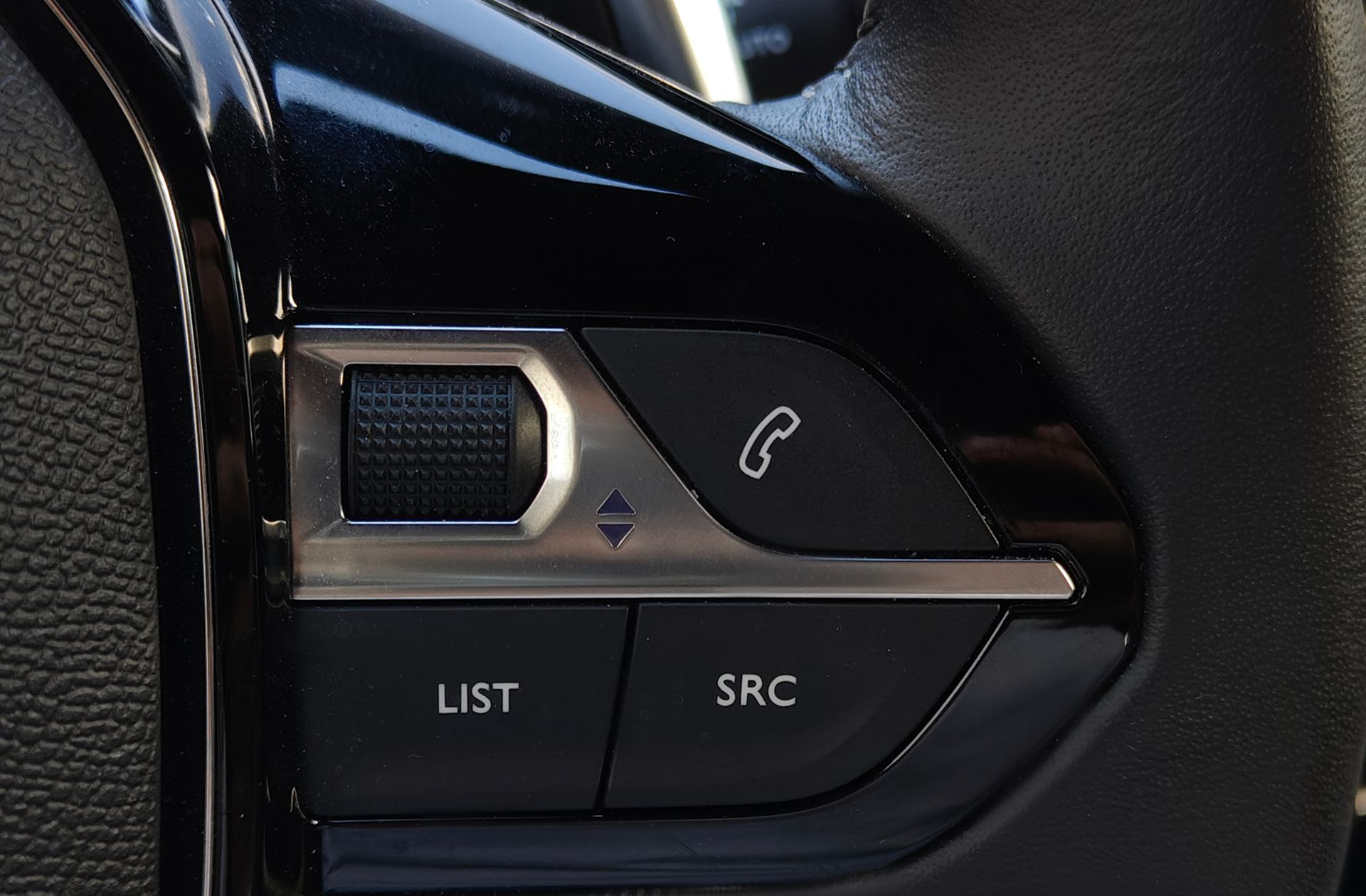 Peugeot 2008 Allure Hybrid eDCS6 - foto 23