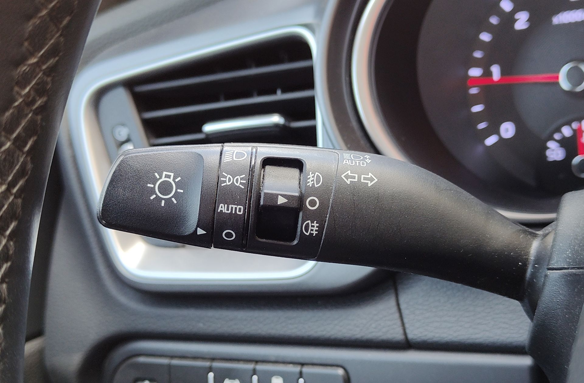 Kia Ceed 1.6 MHEV iMT Drive - foto 27