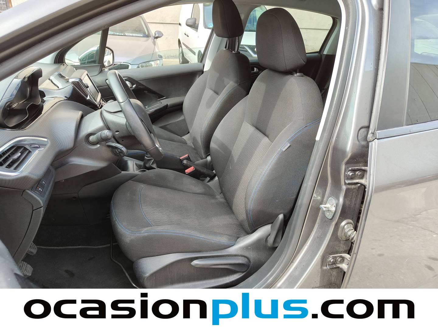 Peugeot 208 Peugeot 208 PureTech Signature (82 CV) manual