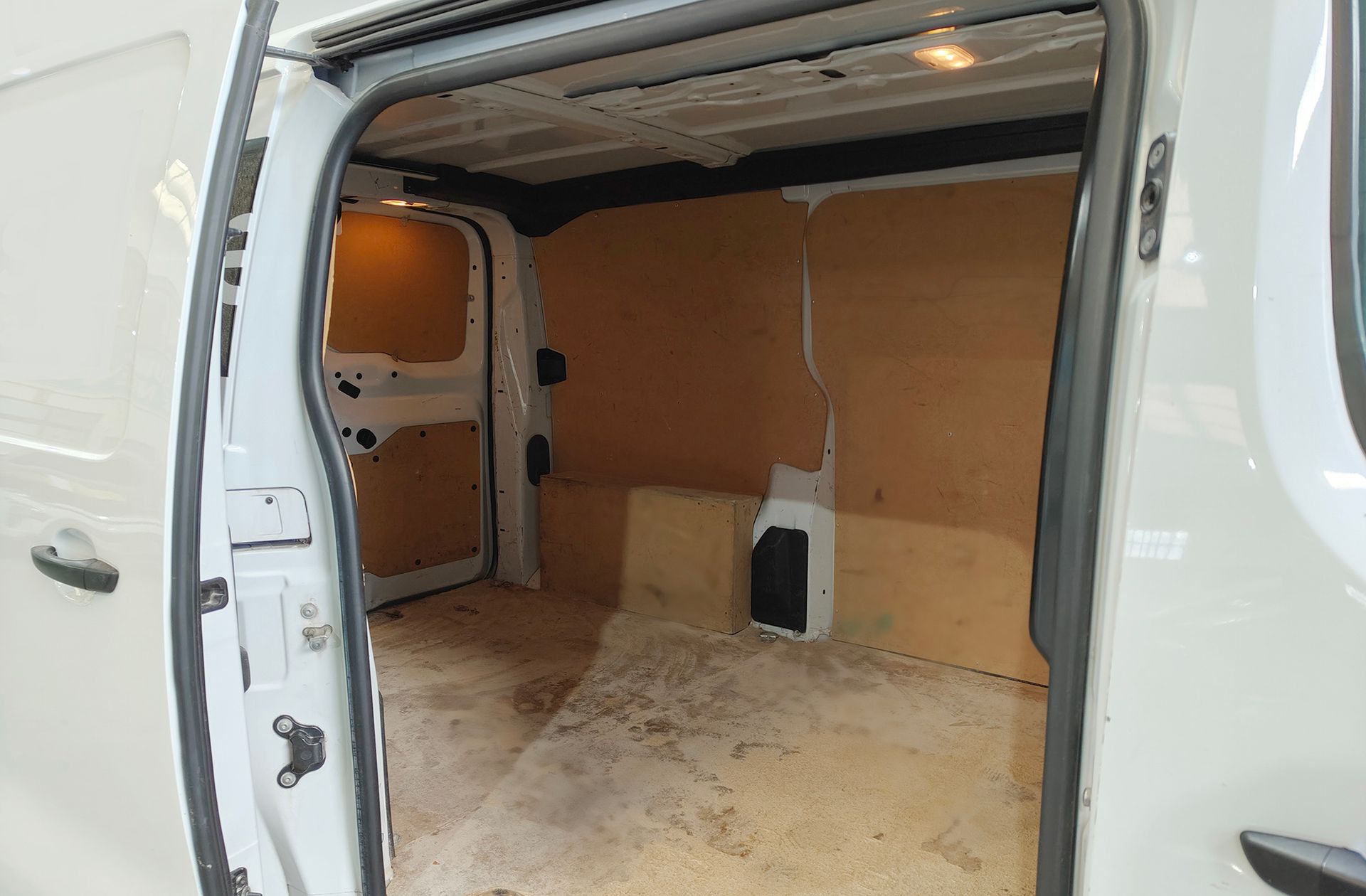 Opel Vivaro 1.5 Diesel M Standart - foto 12