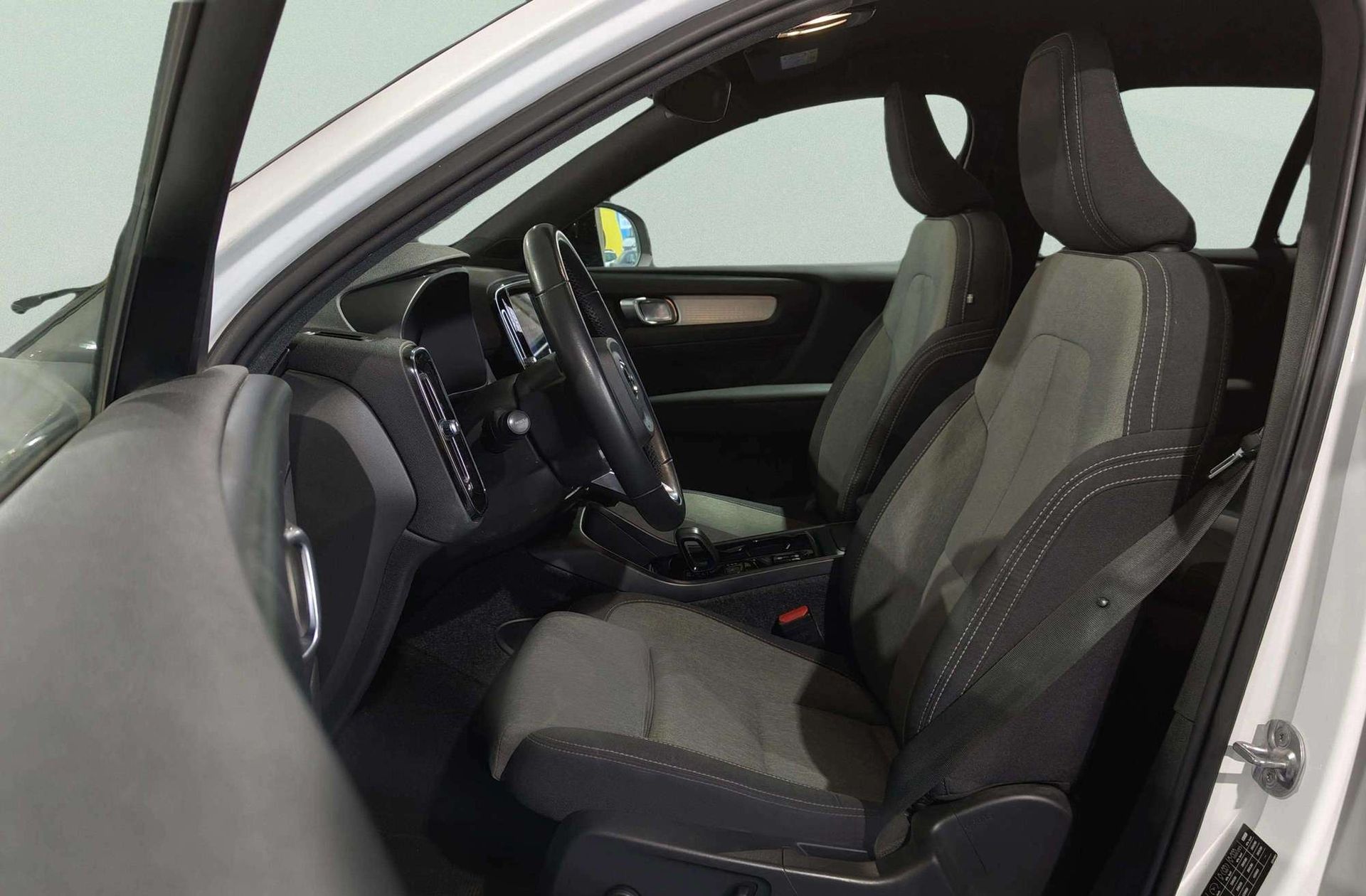 Volvo XC40 B3 Gasolina Mild hybrid Plus Dark - foto 12