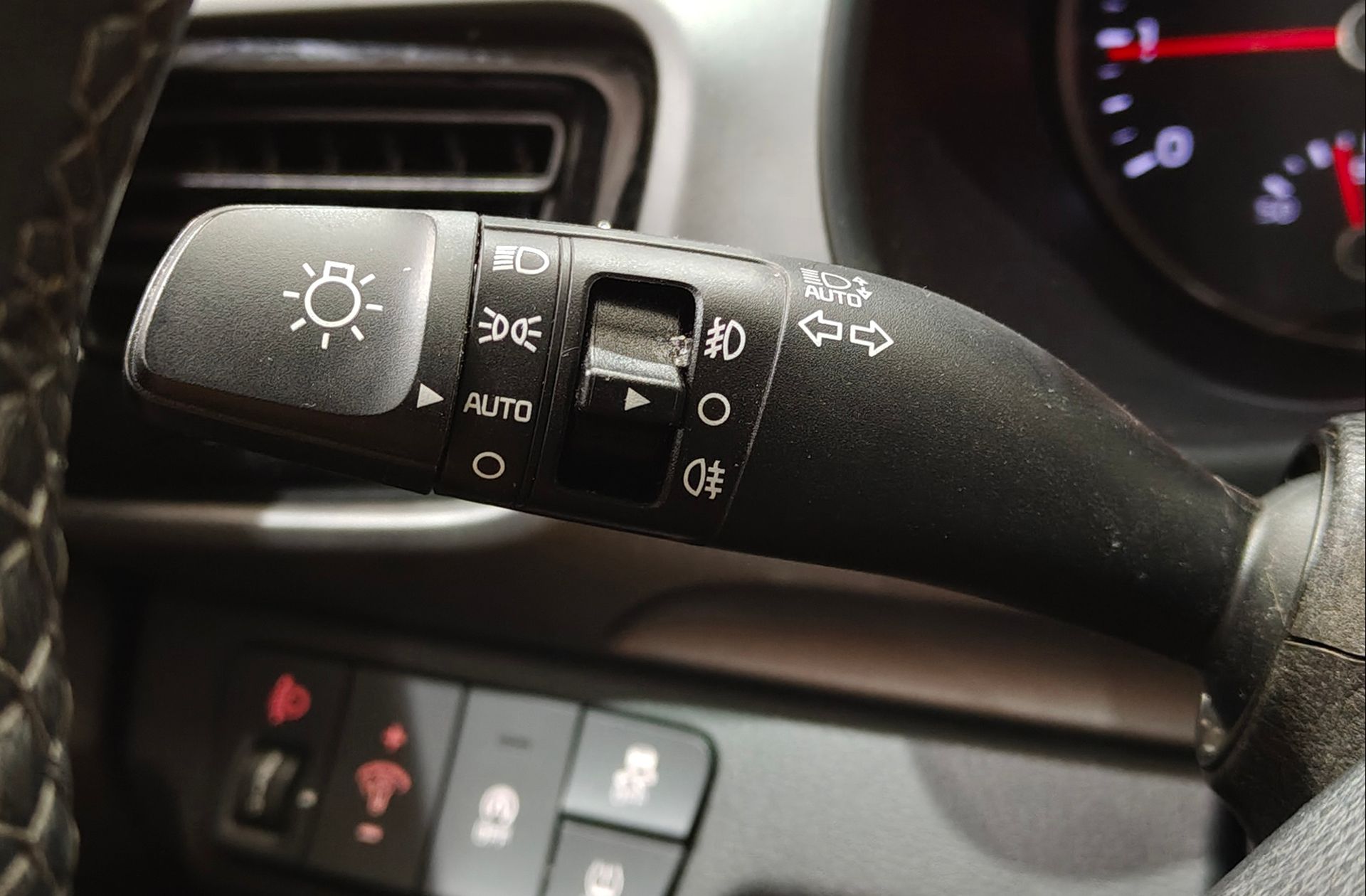 Kia Stonic 1.0 T-GDi MHEV Drive iMT - foto 27