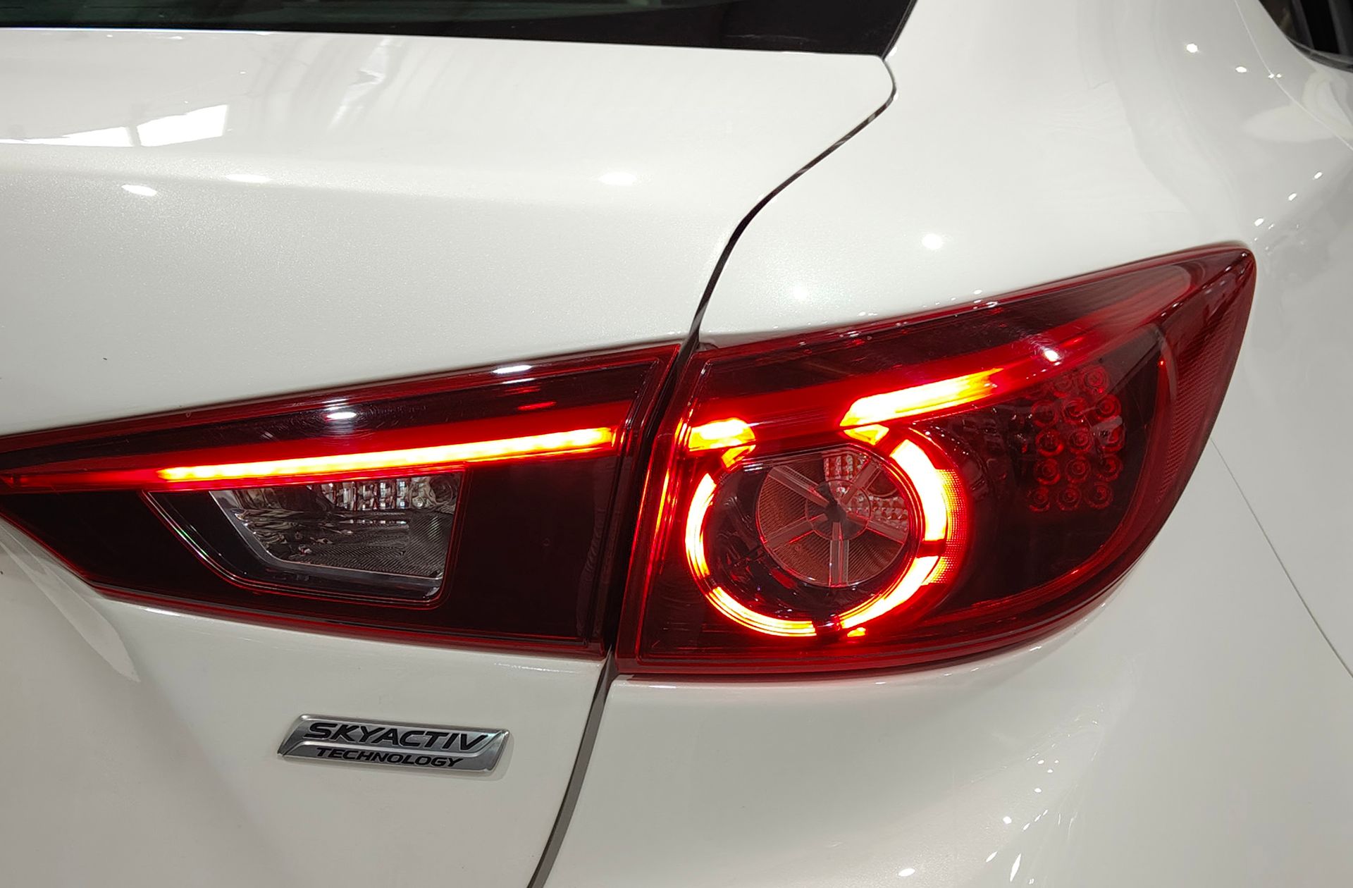 Mazda Mazda3 2.2 DE Sedan Luxury - foto 17