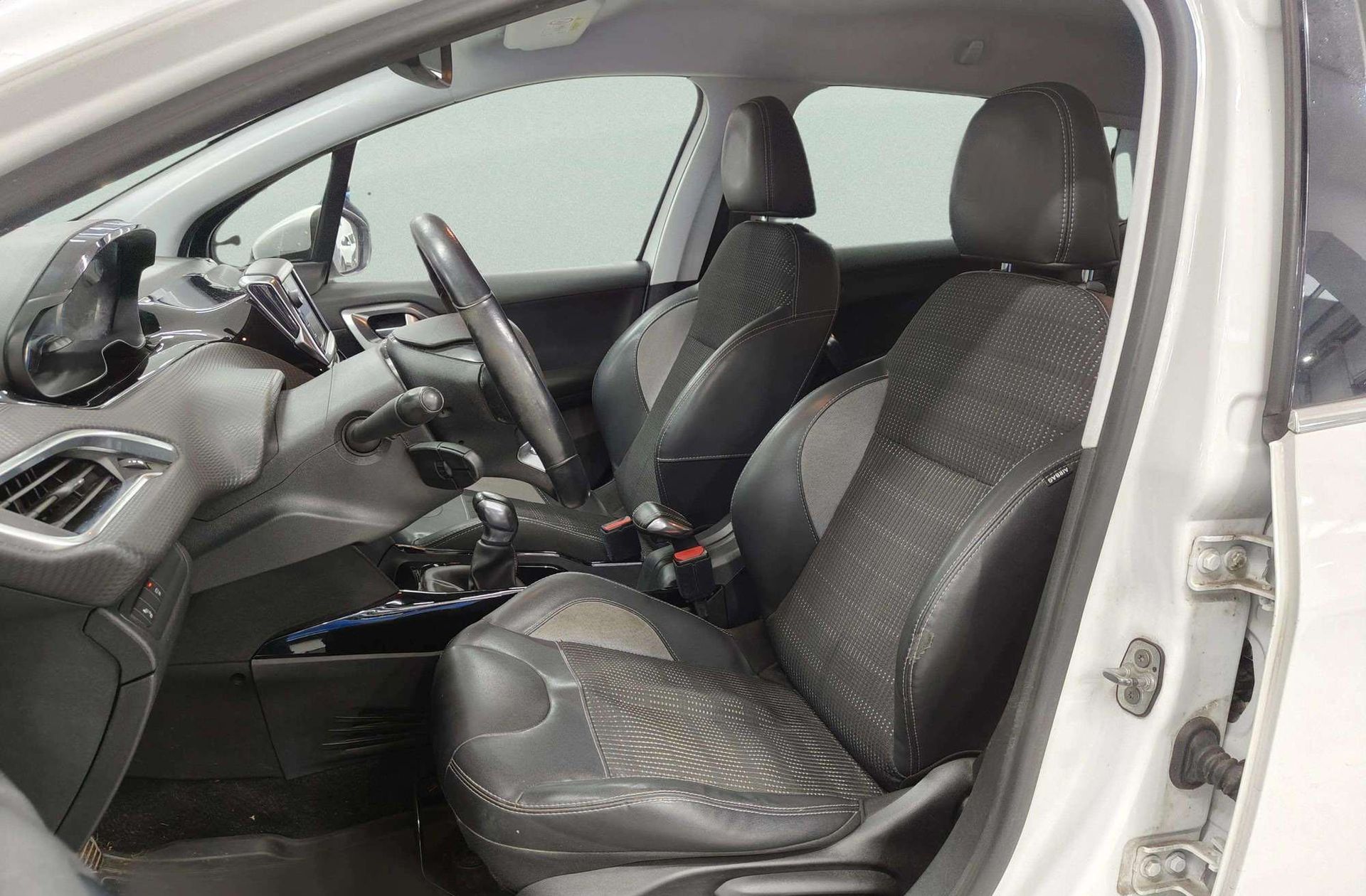 Peugeot 2008 PureTech 110 Allure - foto 13