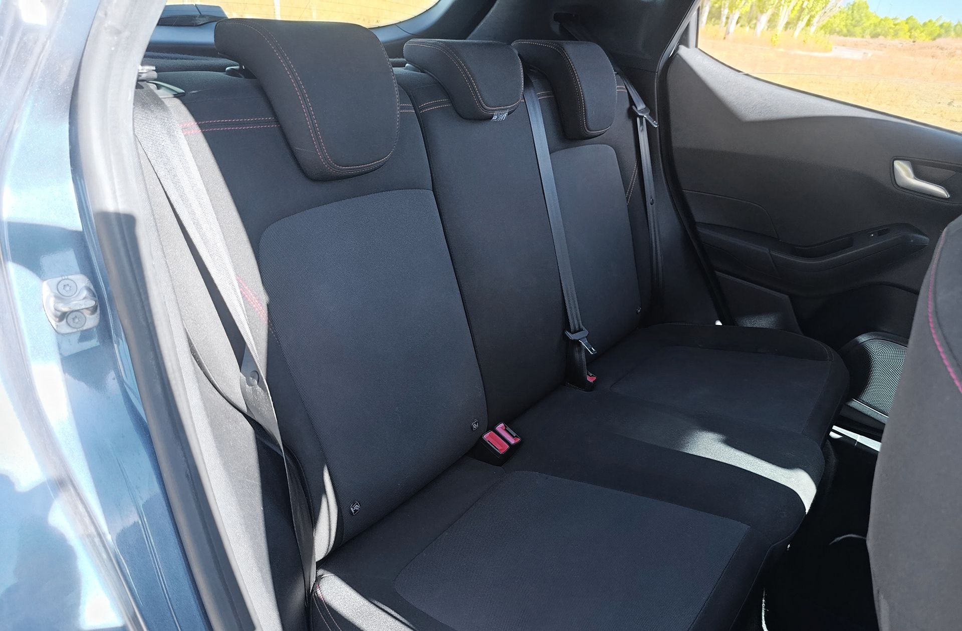 Ford Fiesta 1.0 EcoBoost MHEV ST-Line - foto 19