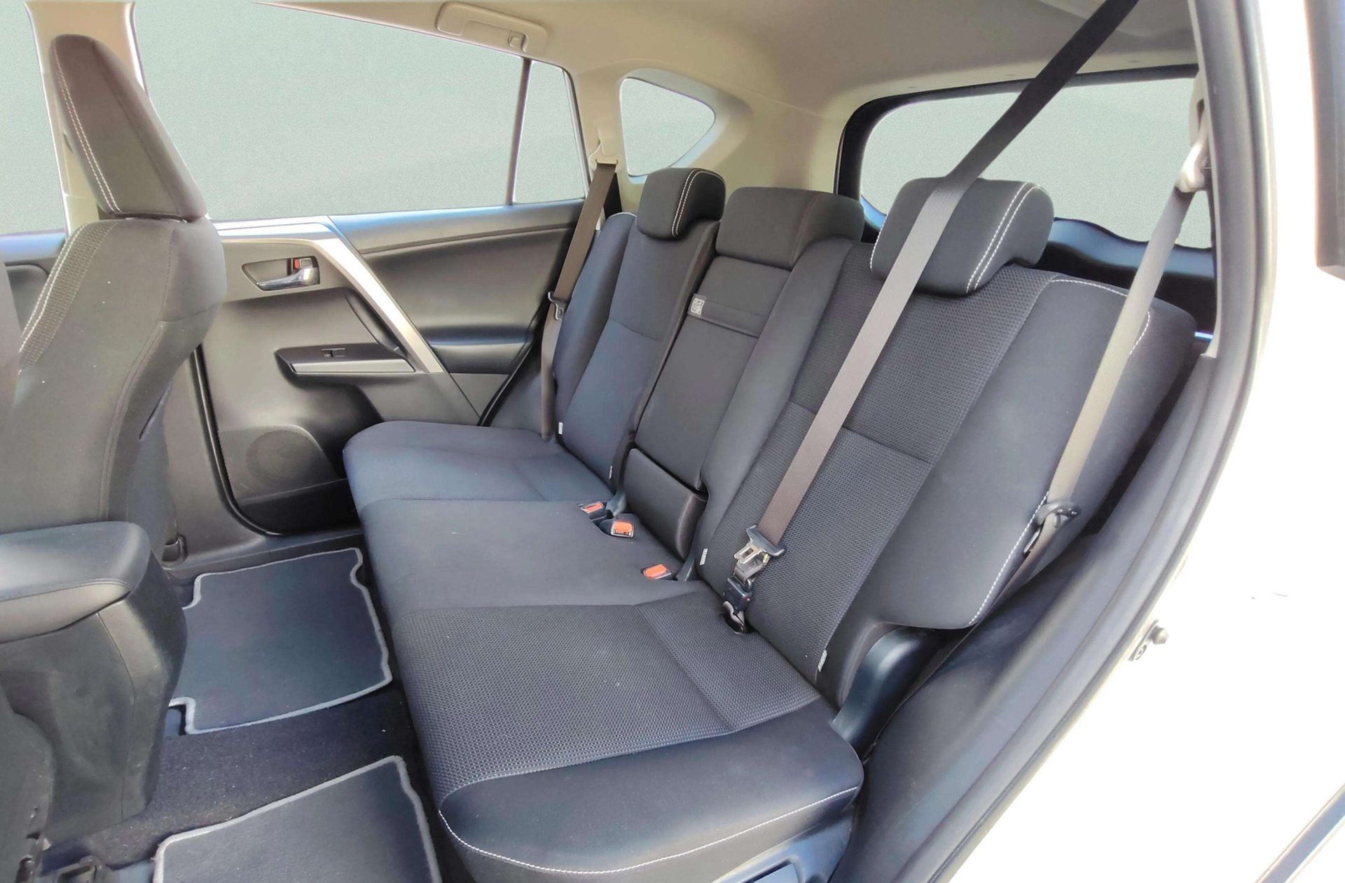 Toyota RAV4 2.5l hybrid Advance Pack Drive 2WD - foto 10