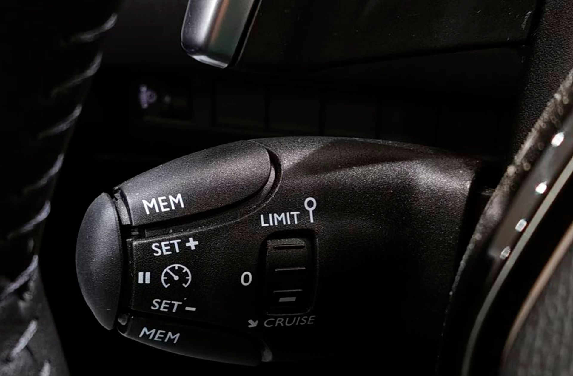 Peugeot 2008 Allure Hybrid eDCS6 - foto 21