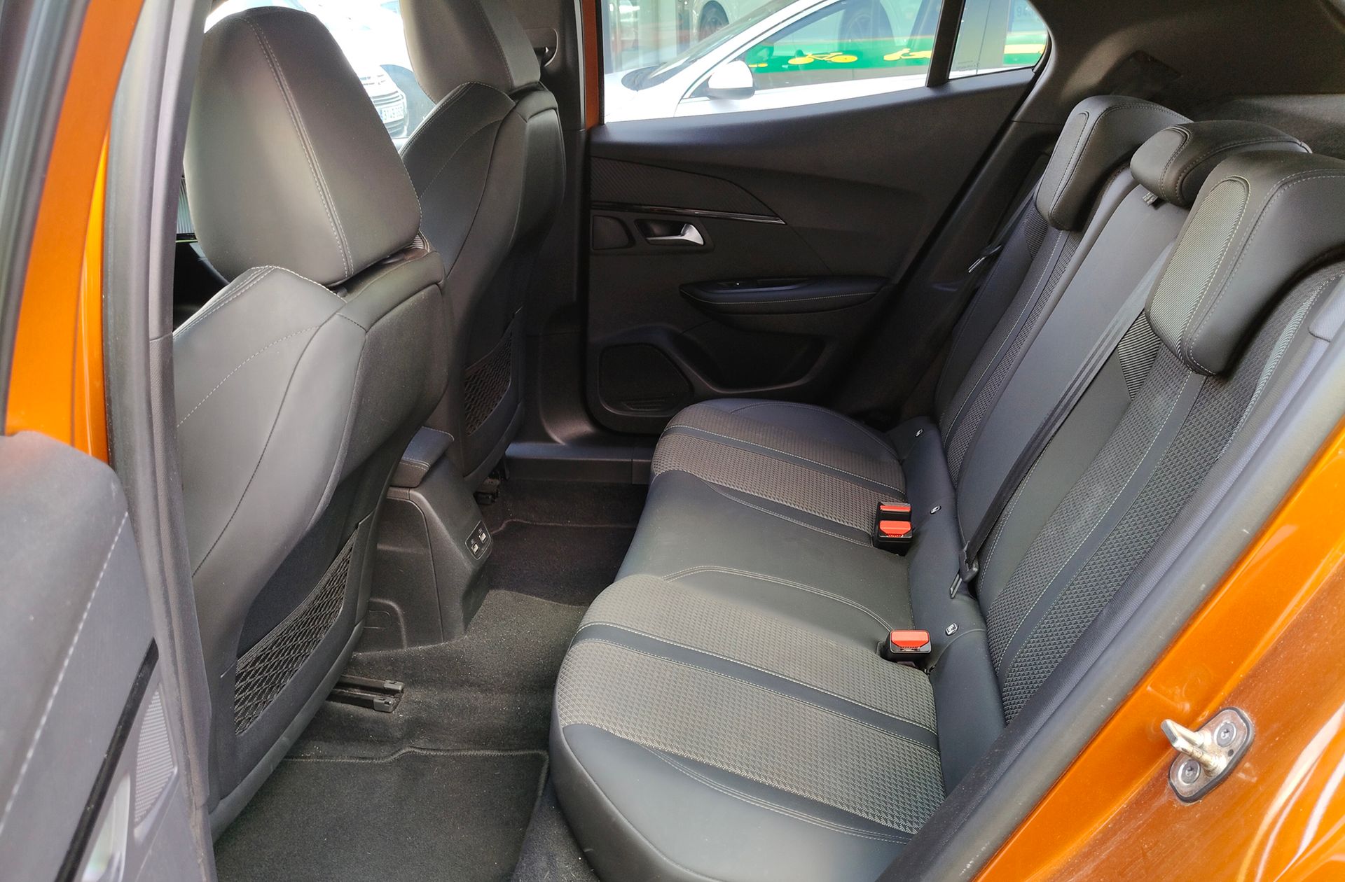 Peugeot 2008 PureTech 130 GT Line - foto 12