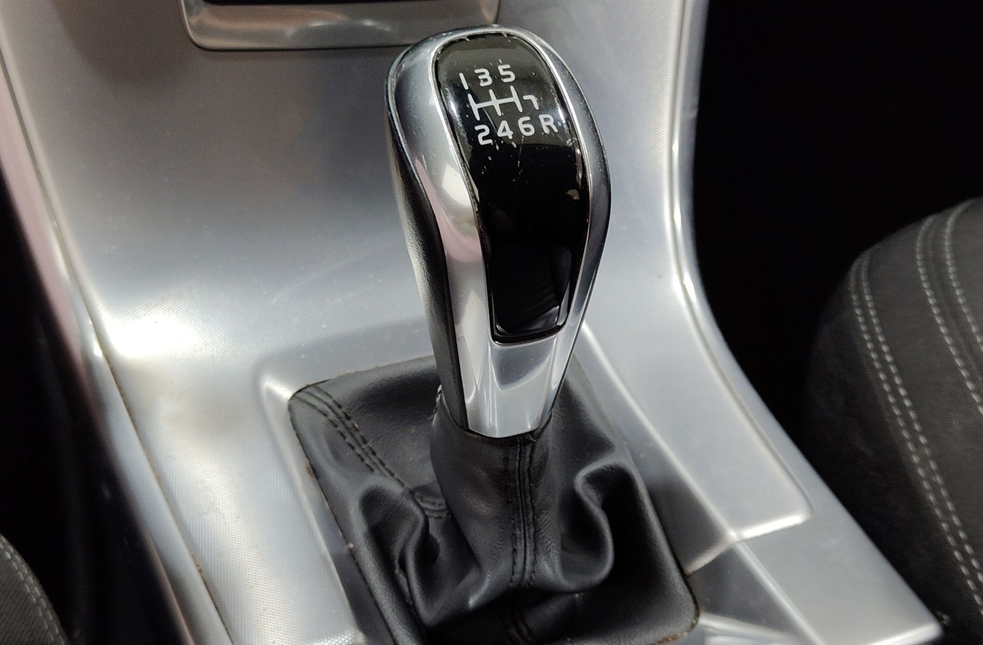 Volvo XC60 D3 Kinetic - foto 5