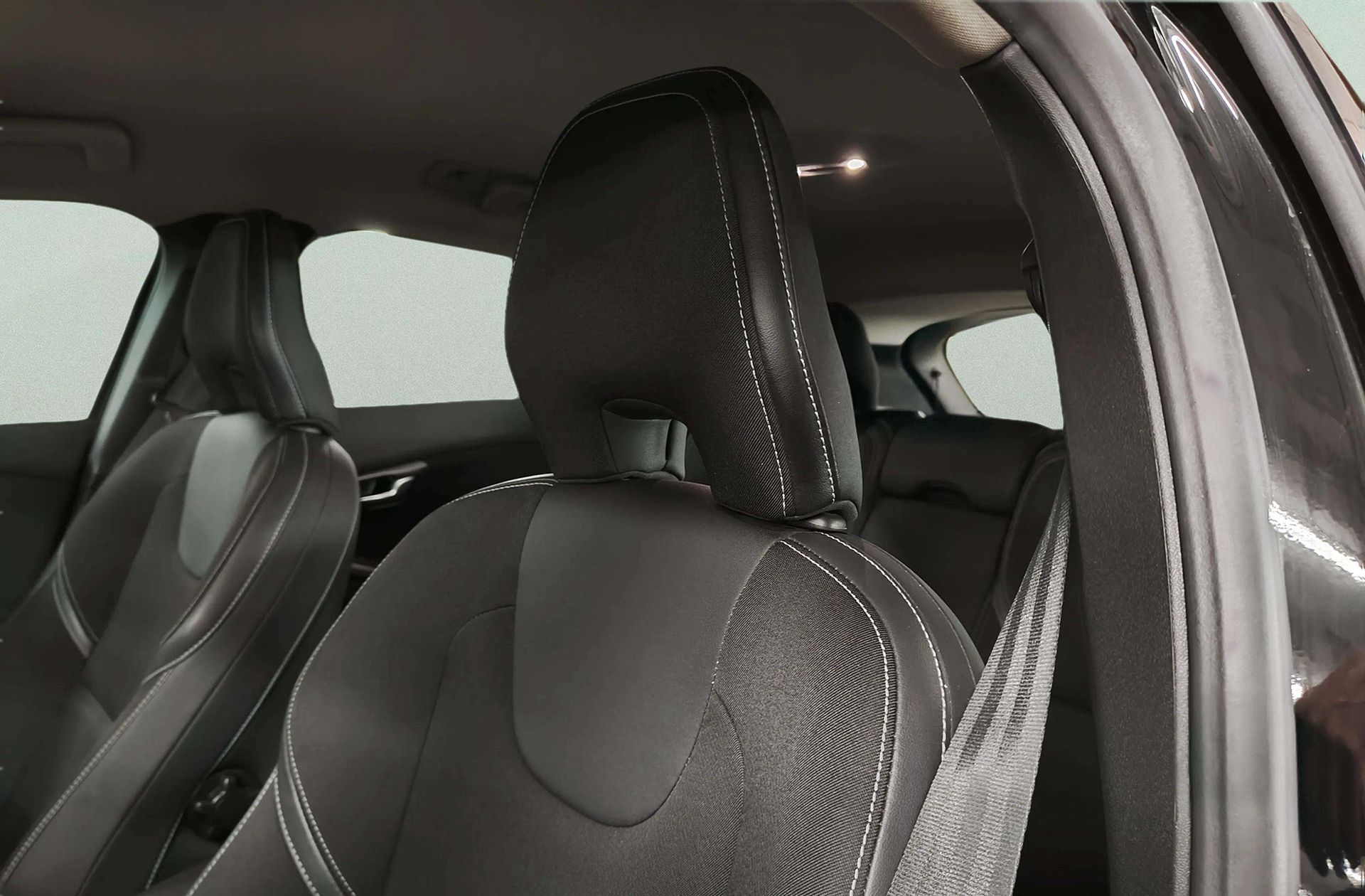 Volvo V40 2.0 D3 Momentum - foto 6