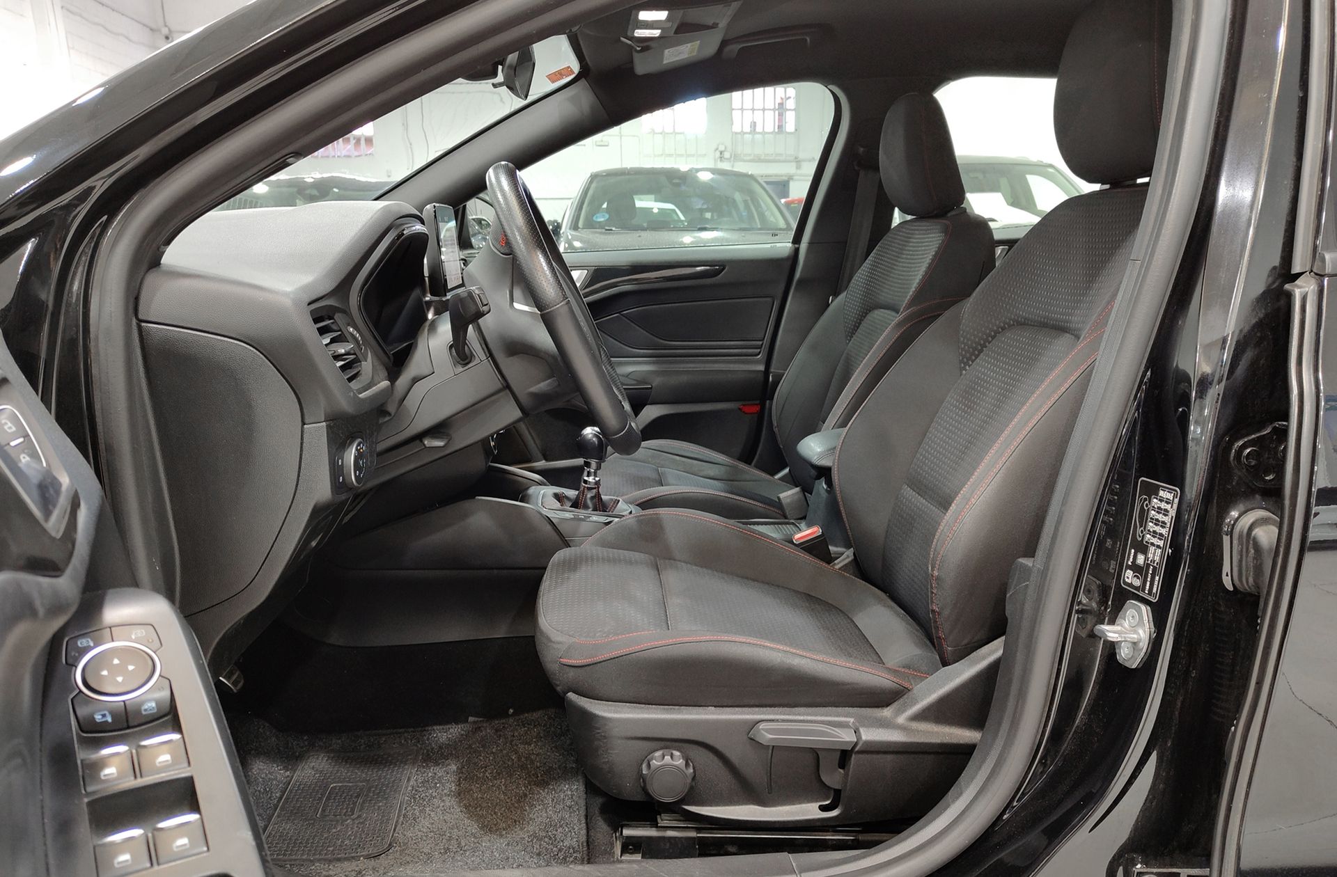 Ford Focus SportBreak 1.0 EcoBoost ST-Line - foto 12