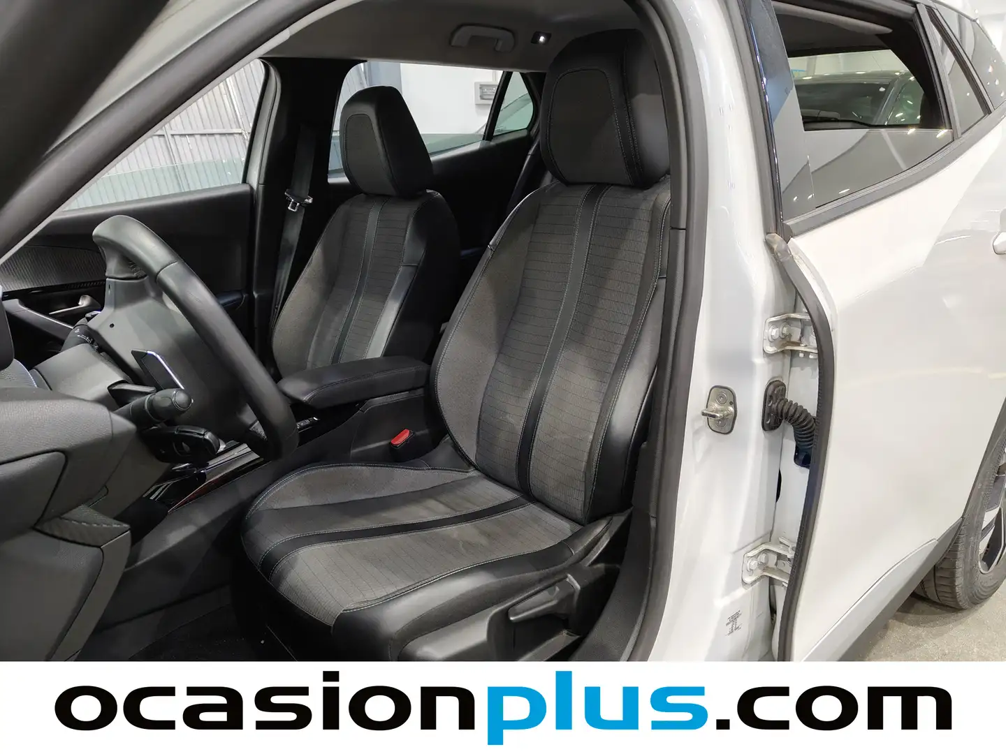 Foto Peugeot 2008 Peugeot 2008 BlueHDi 130 S&S Allure Pack EAT8 (130 CV)