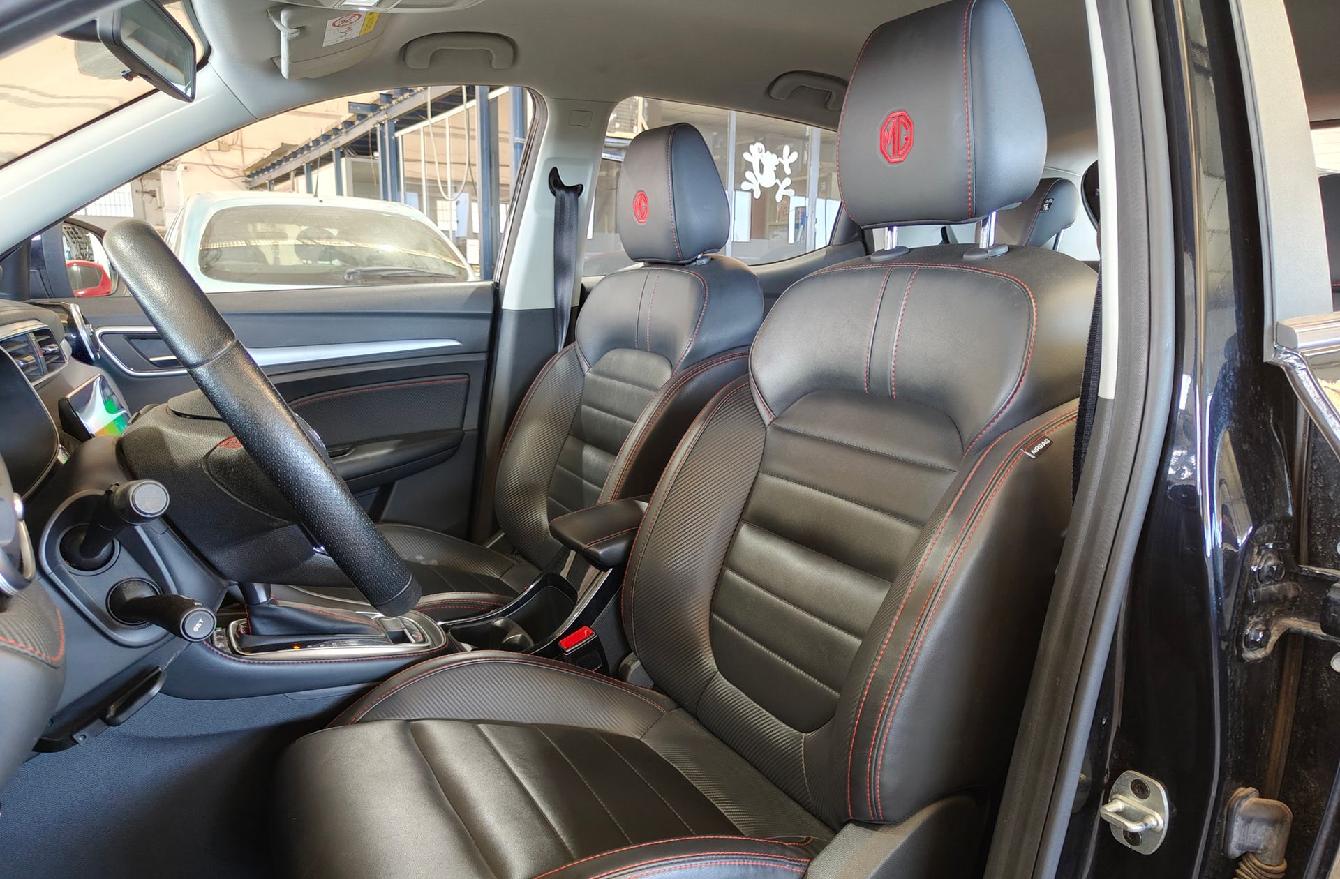 MG ZS 1.0T Luxury - foto 10