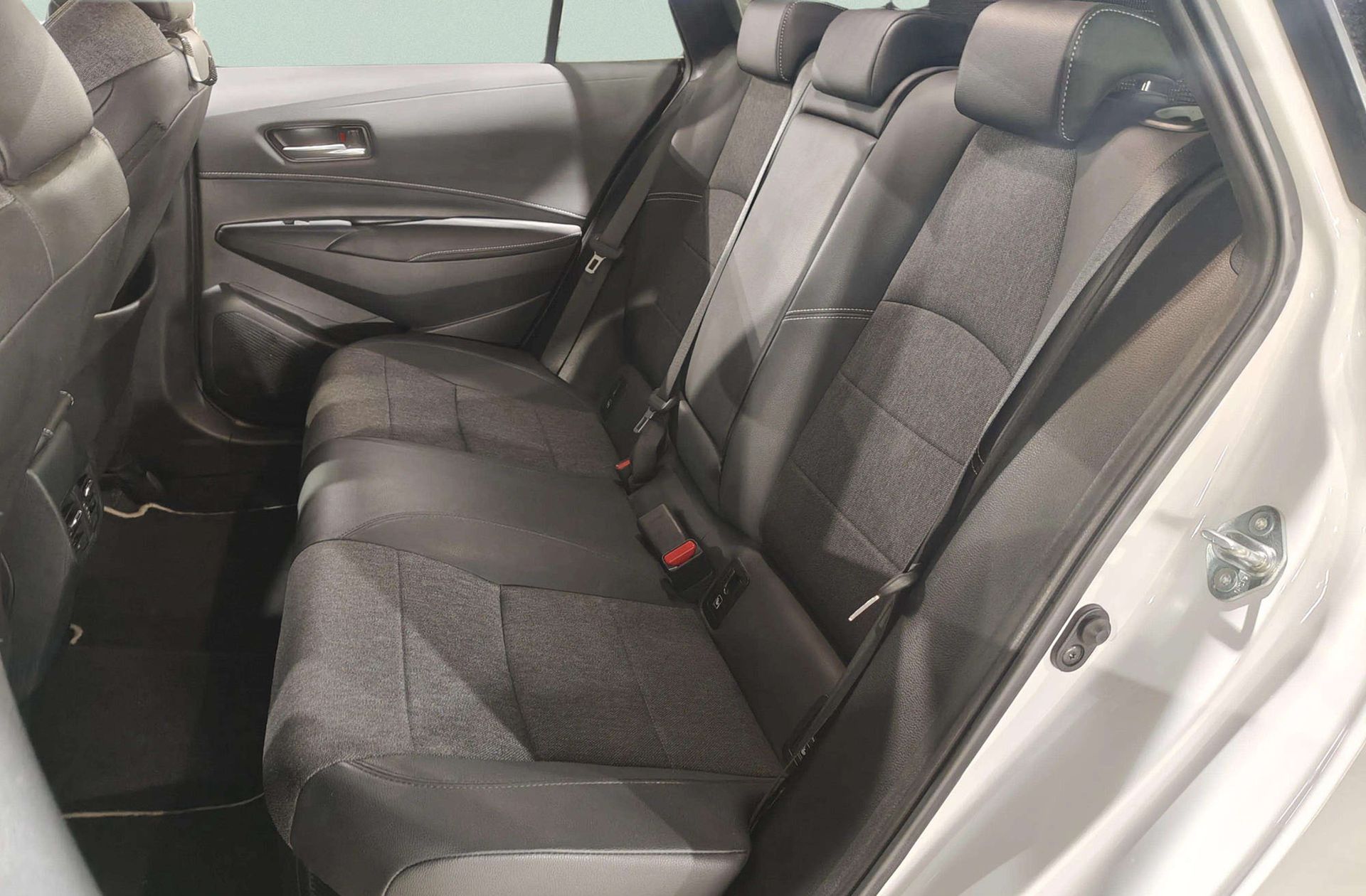 Toyota Corolla Touring Sports 140H Style - foto 14