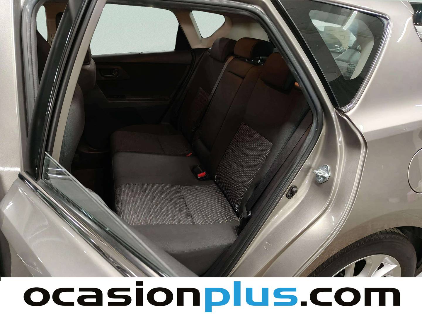 Foto asientos traseros Toyota Auris Toyota Auris 120D Active (124 CV)