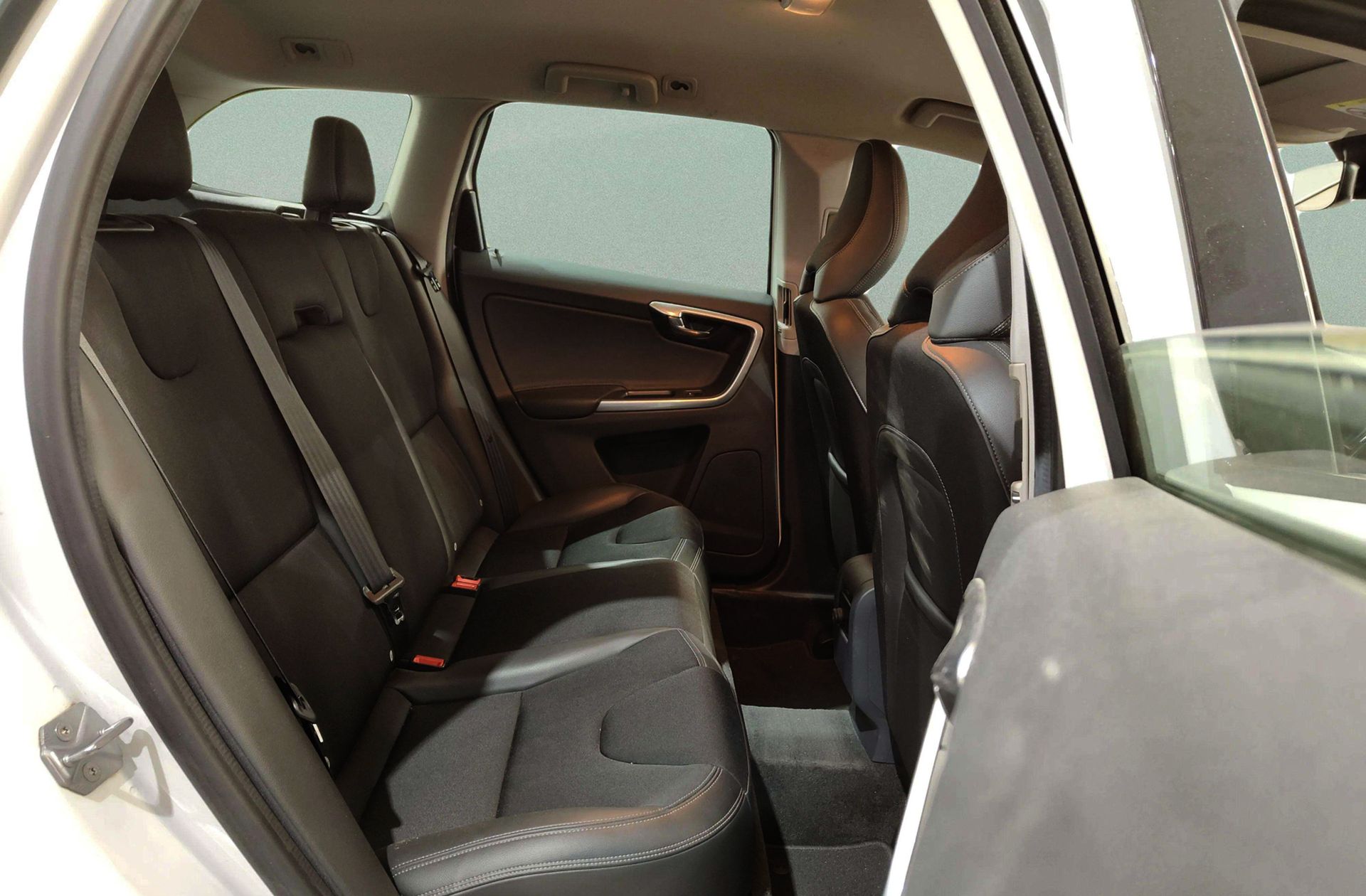 Volvo XC60 D4 Momentum - foto 17