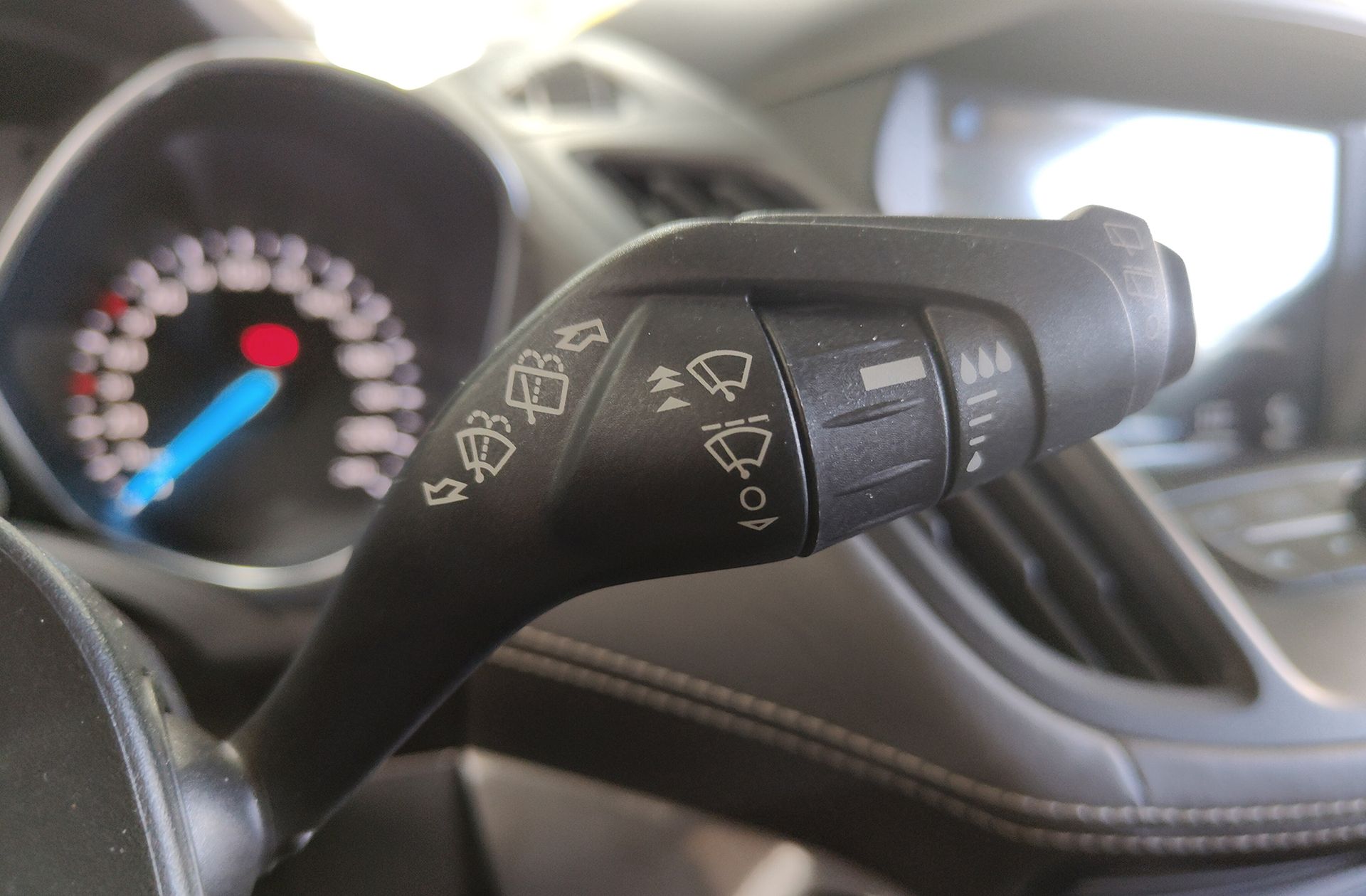 Ford Kuga 2.0 TDCi Vignale 4x4 Powershift - foto 33