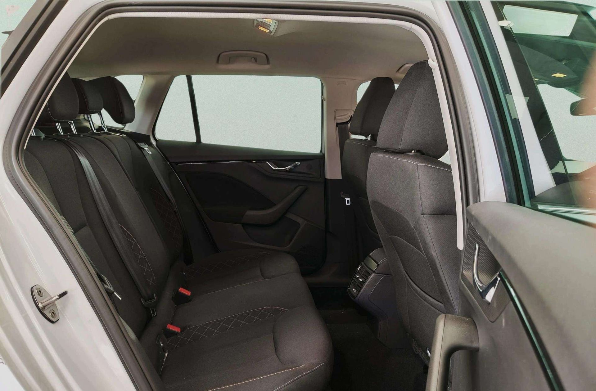 Škoda Kamiq 1.0 TSI Ambition - foto 18