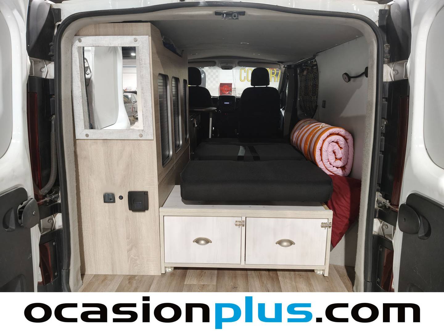 Foto asientos traseros Opel Vivaro Opel Vivaro 1.6 CDTI Expression L2 H1 2.9t (90 CV) Camperizada 2 Plazas
