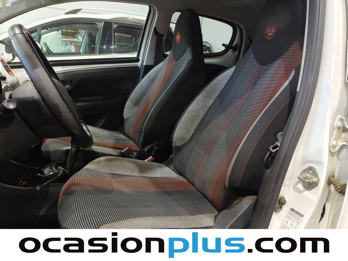 Foto asientos delanteros Peugeot 108 Peugeot 108 1.2 PureTech Roland Garros TOP! (82 CV)