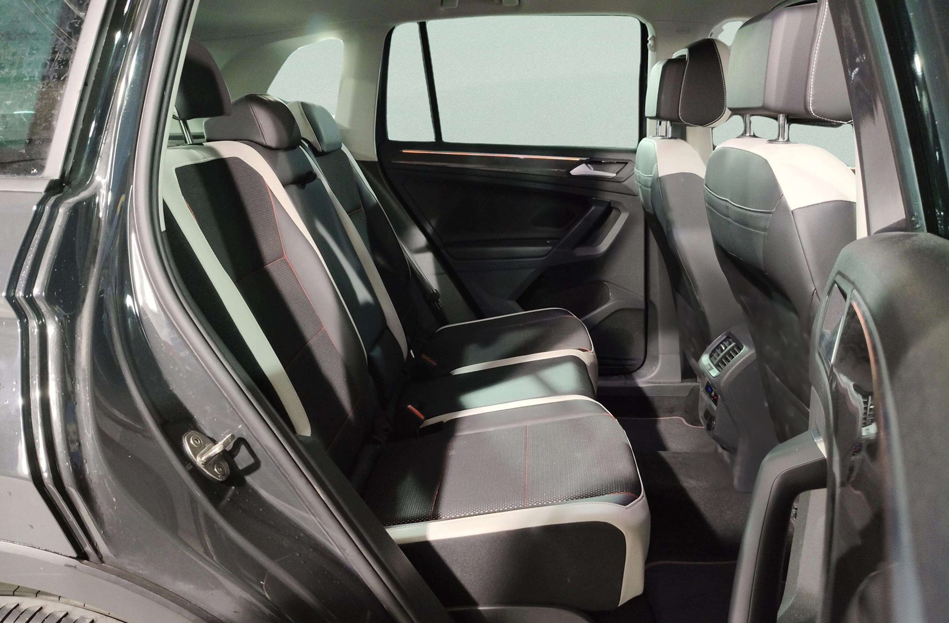 Volkswagen Tiguan Urban Sport 2.0 TDI DSG - foto 21