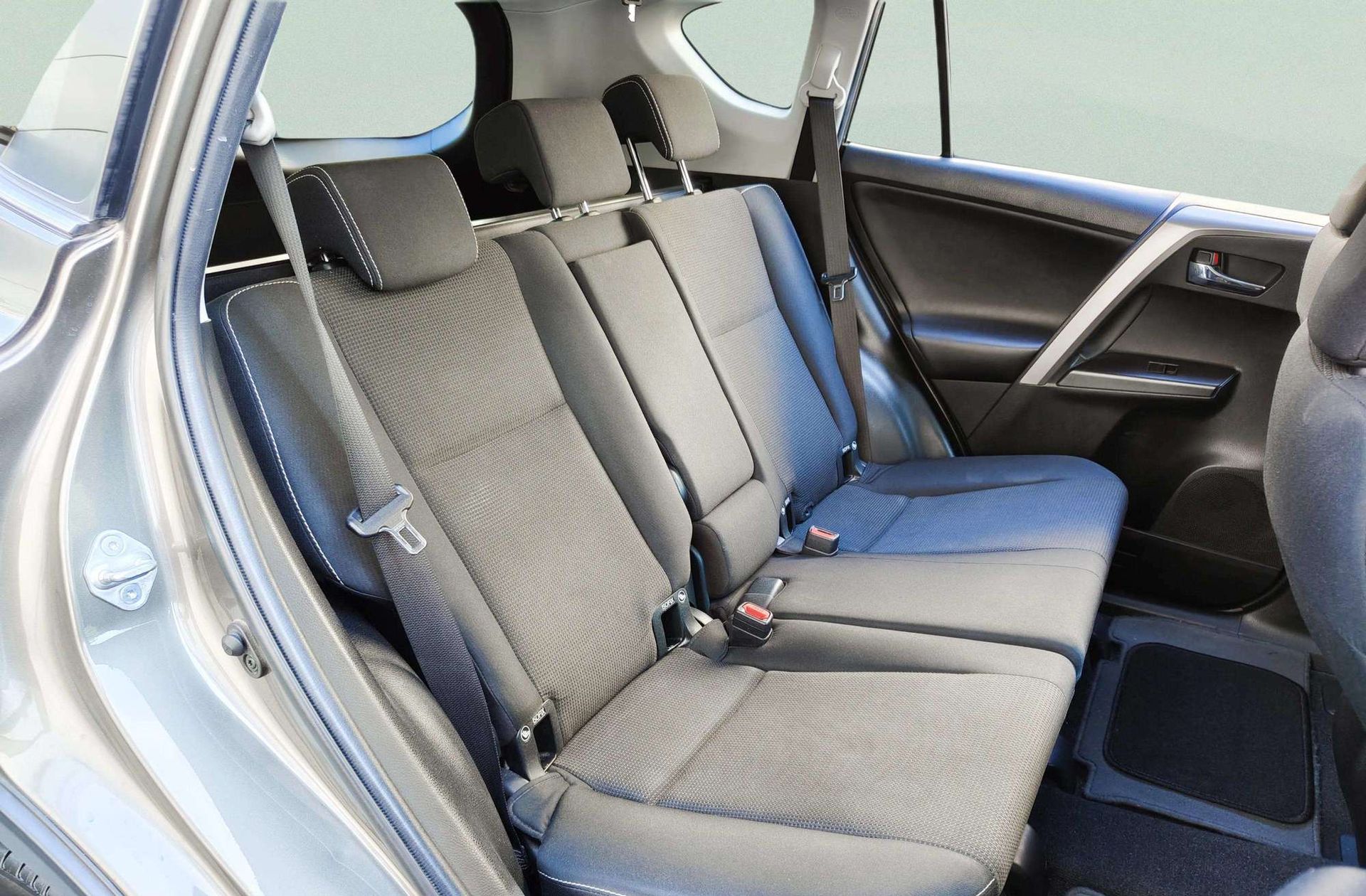 Toyota RAV4 150D 2WD Advance - foto 18