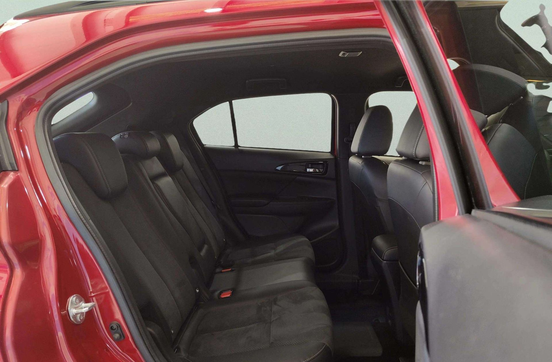 Mitsubishi Eclipse Cross 2.4 PHEV Kaiteki 4WD - foto 21