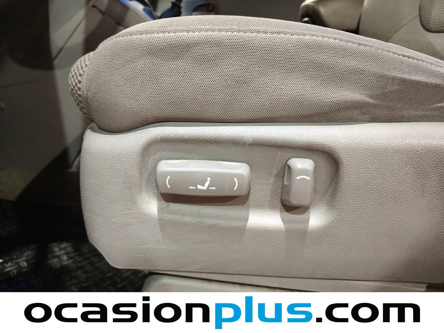 Extras y acabados del KIA Carens KIA Carens 2.0 CRDI VGT Emotion (140 CV)