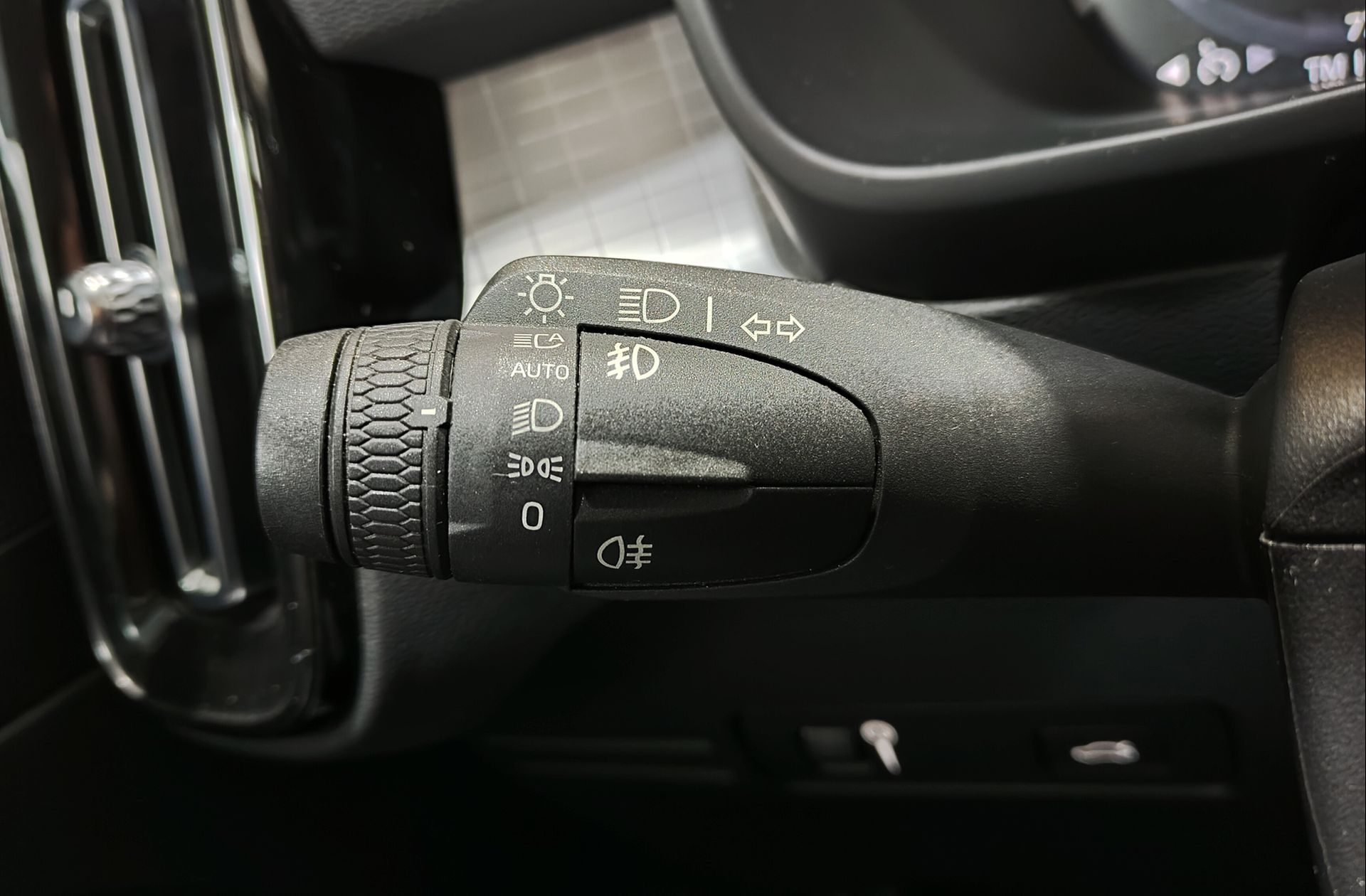 Volvo XC40 B4 G Momentum Pro AWD - foto 27