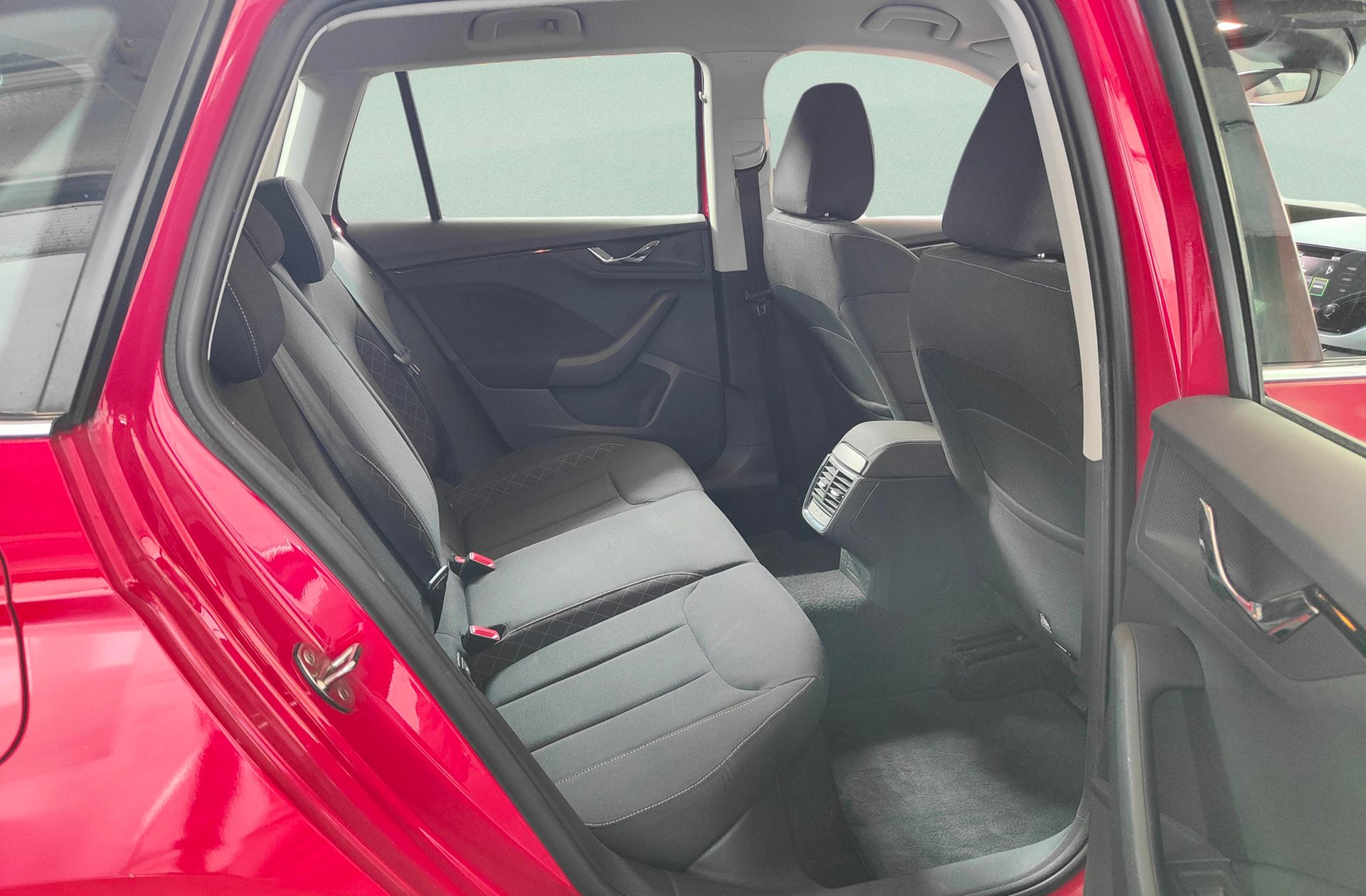 Škoda Kamiq 1.0 TSI Ambition - foto 17